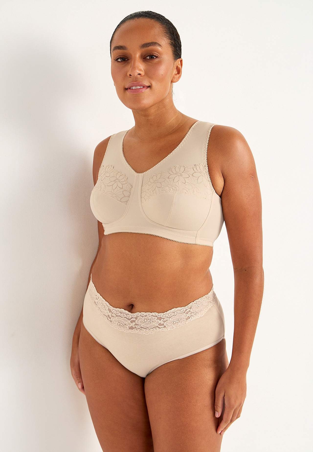 Soft-rintaliivi kirjailulla Lily 2 kpl/pakkaus