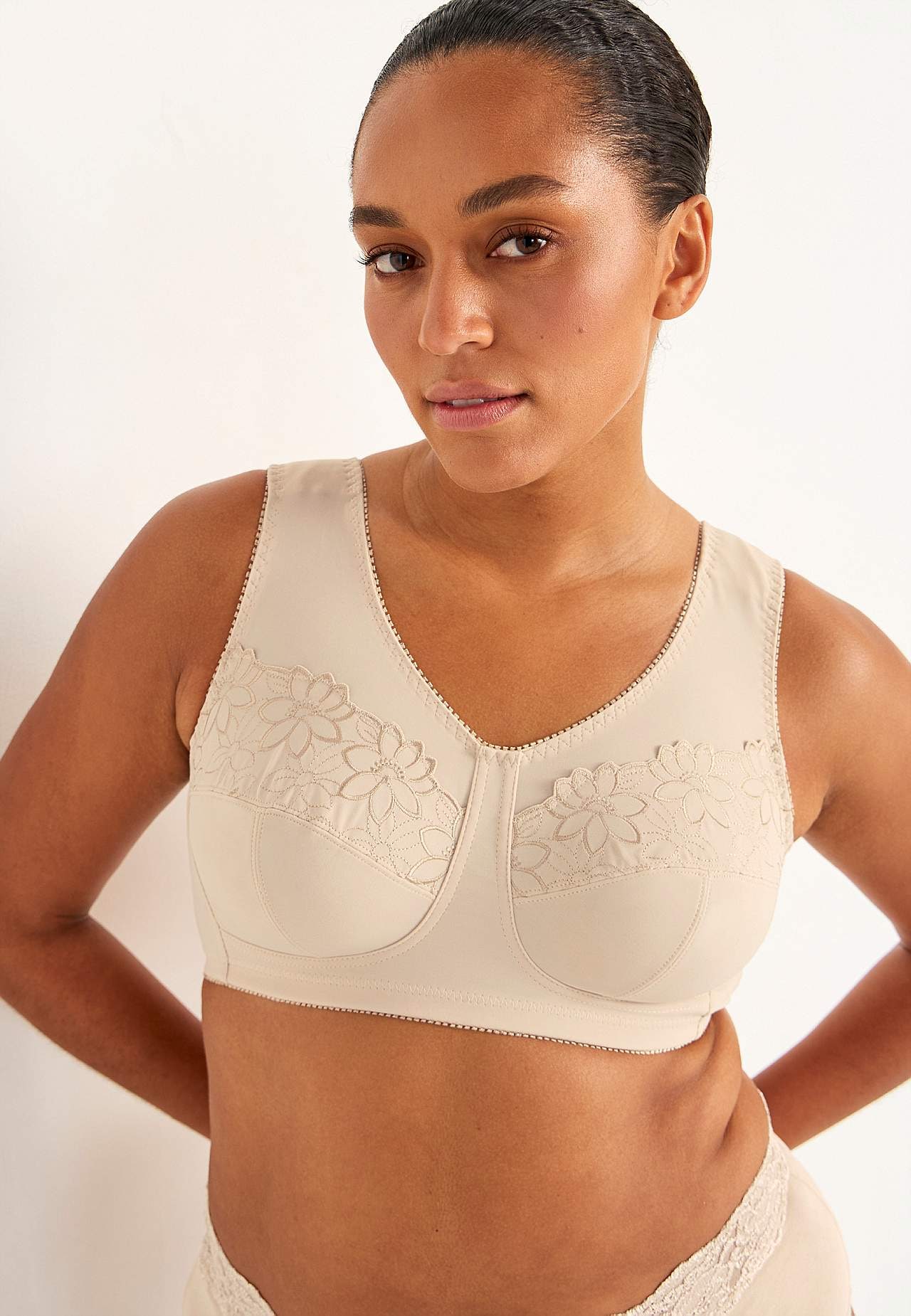 Soft-rintaliivi kirjailulla Lily 2 kpl/pakkaus
