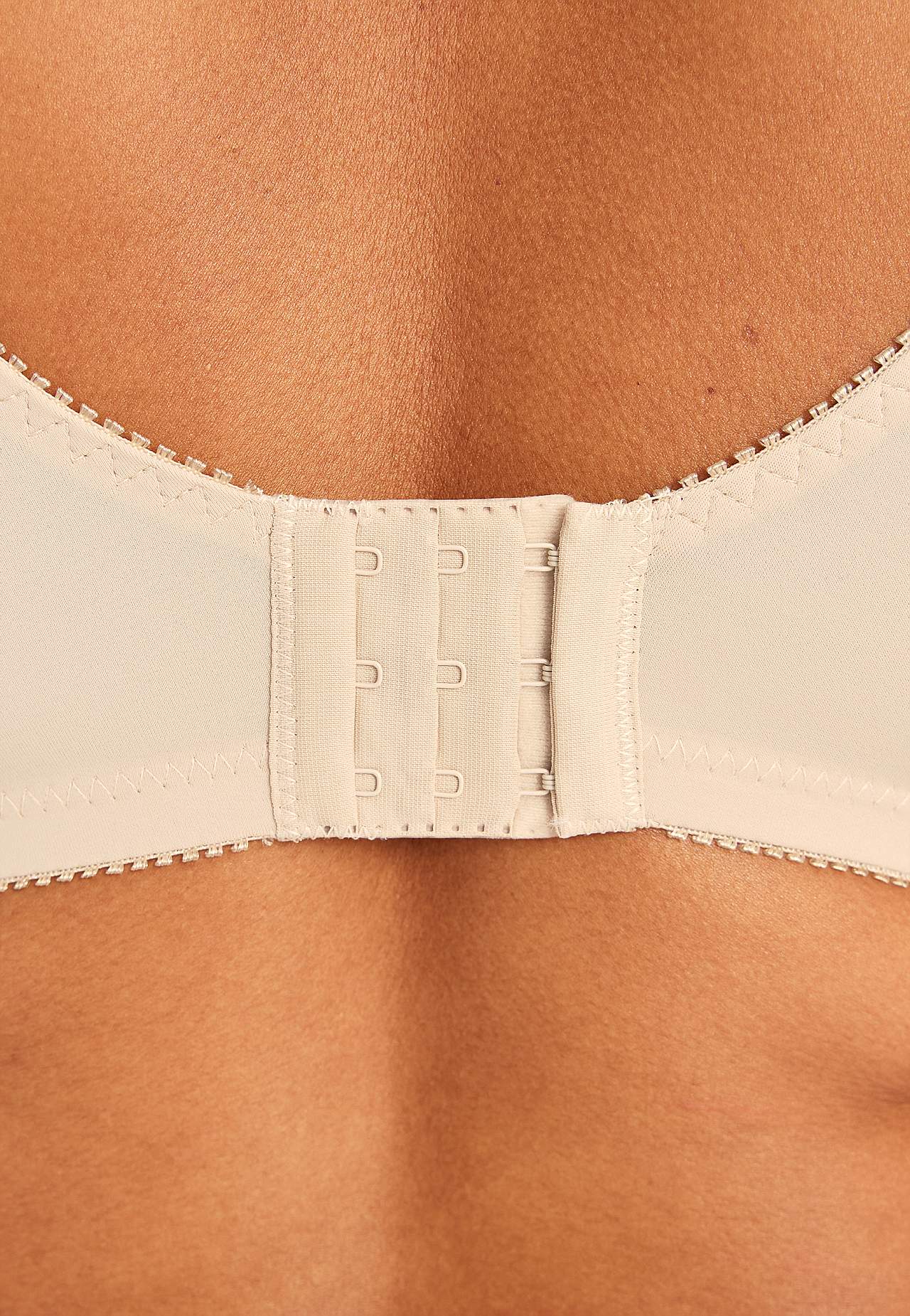 Soft-rintaliivi kirjailulla Lily 2 kpl/pakkaus