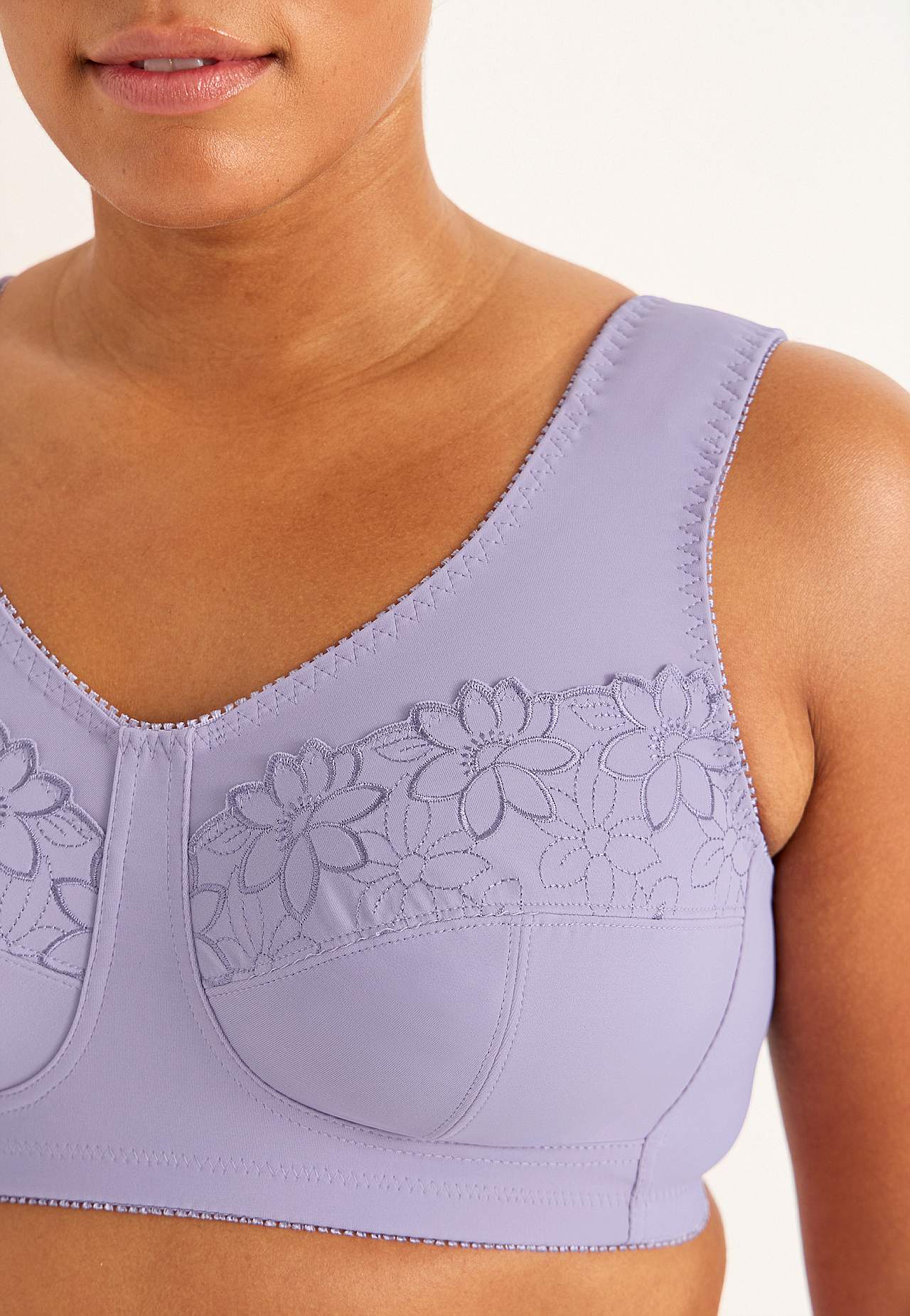 Soft-rintaliivi kirjailulla Lily 2 kpl/pakkaus