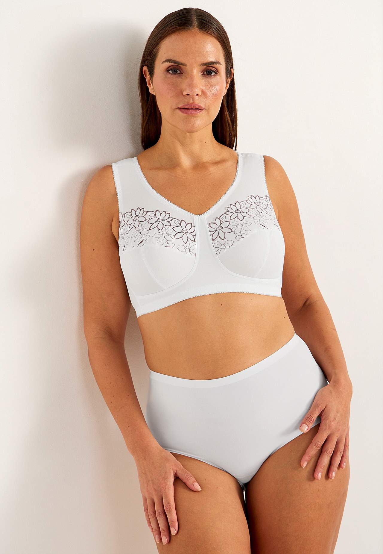 Soft-rintaliivi kirjailulla Lily 2 kpl/pakkaus