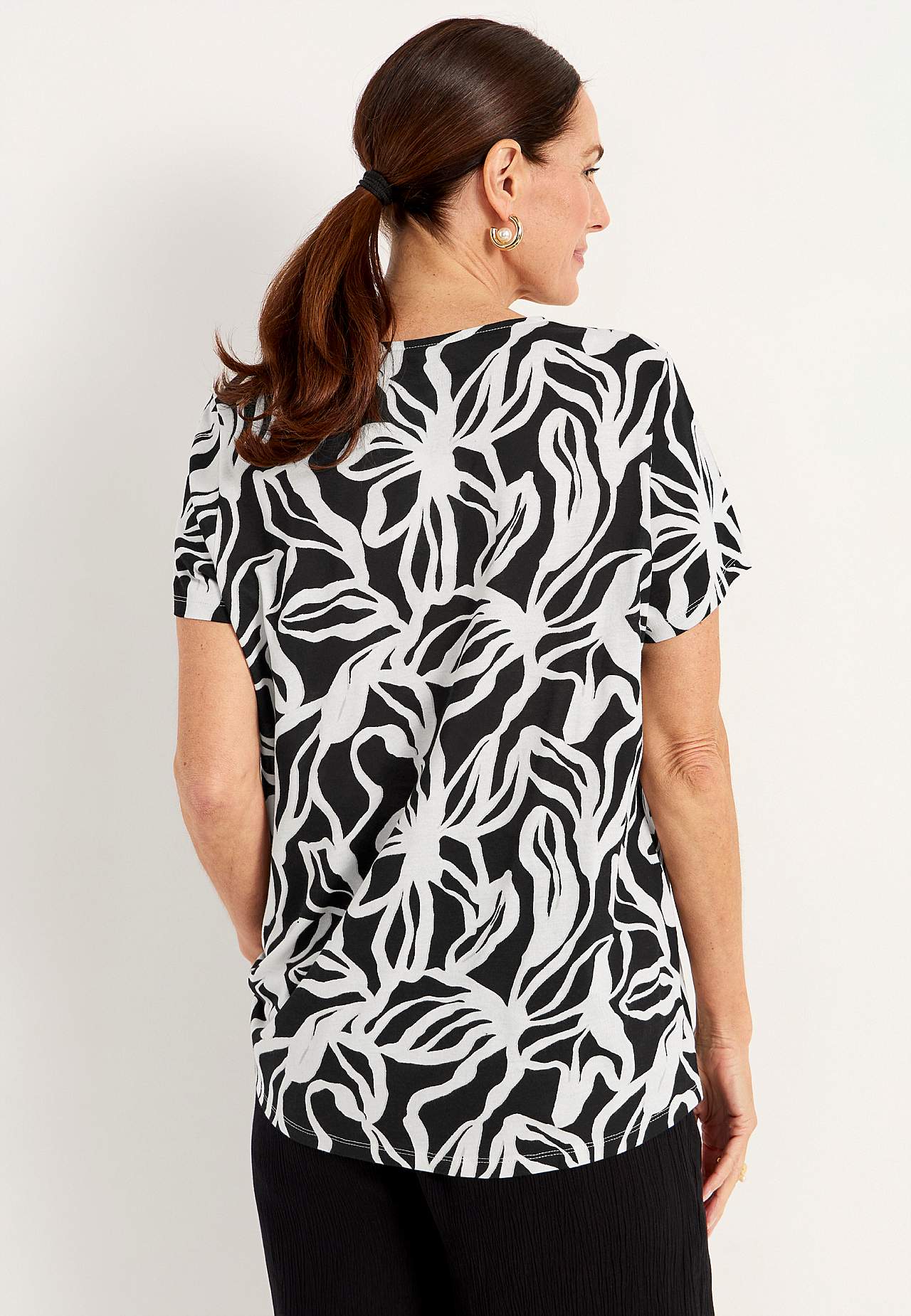 Pehmeä trikootoppi v-pääntiellä