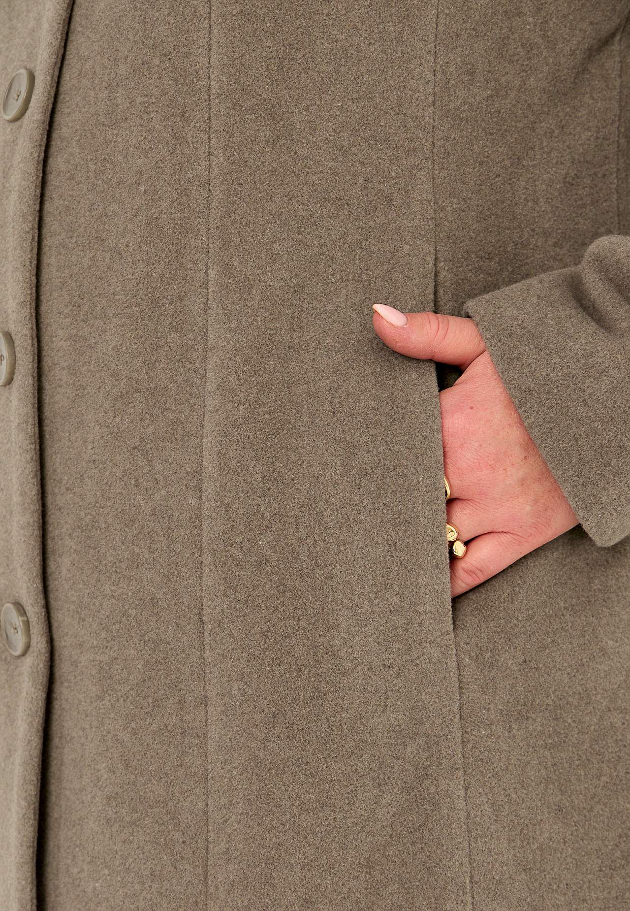 Takki pystykauluksella