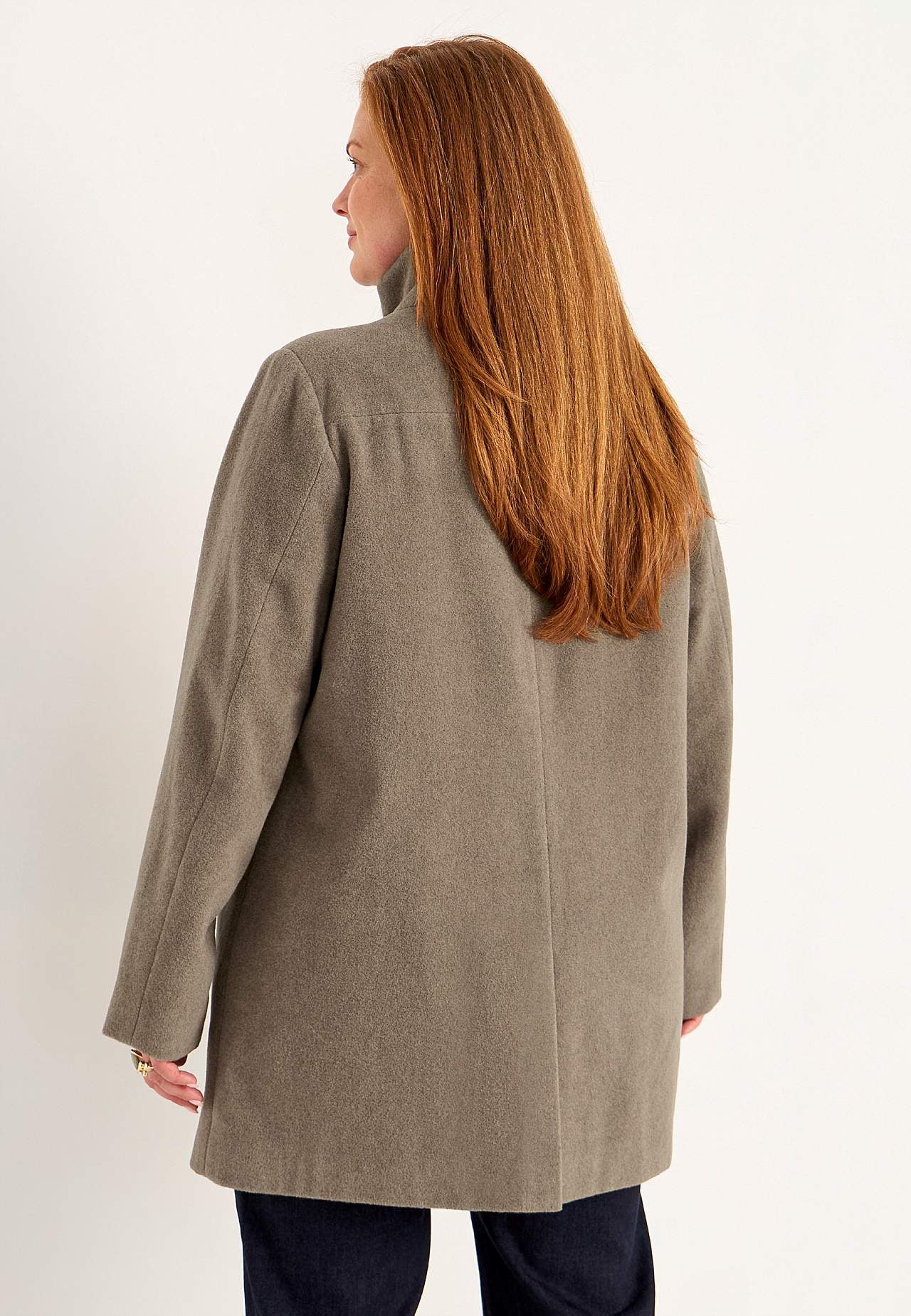 Takki pystykauluksella