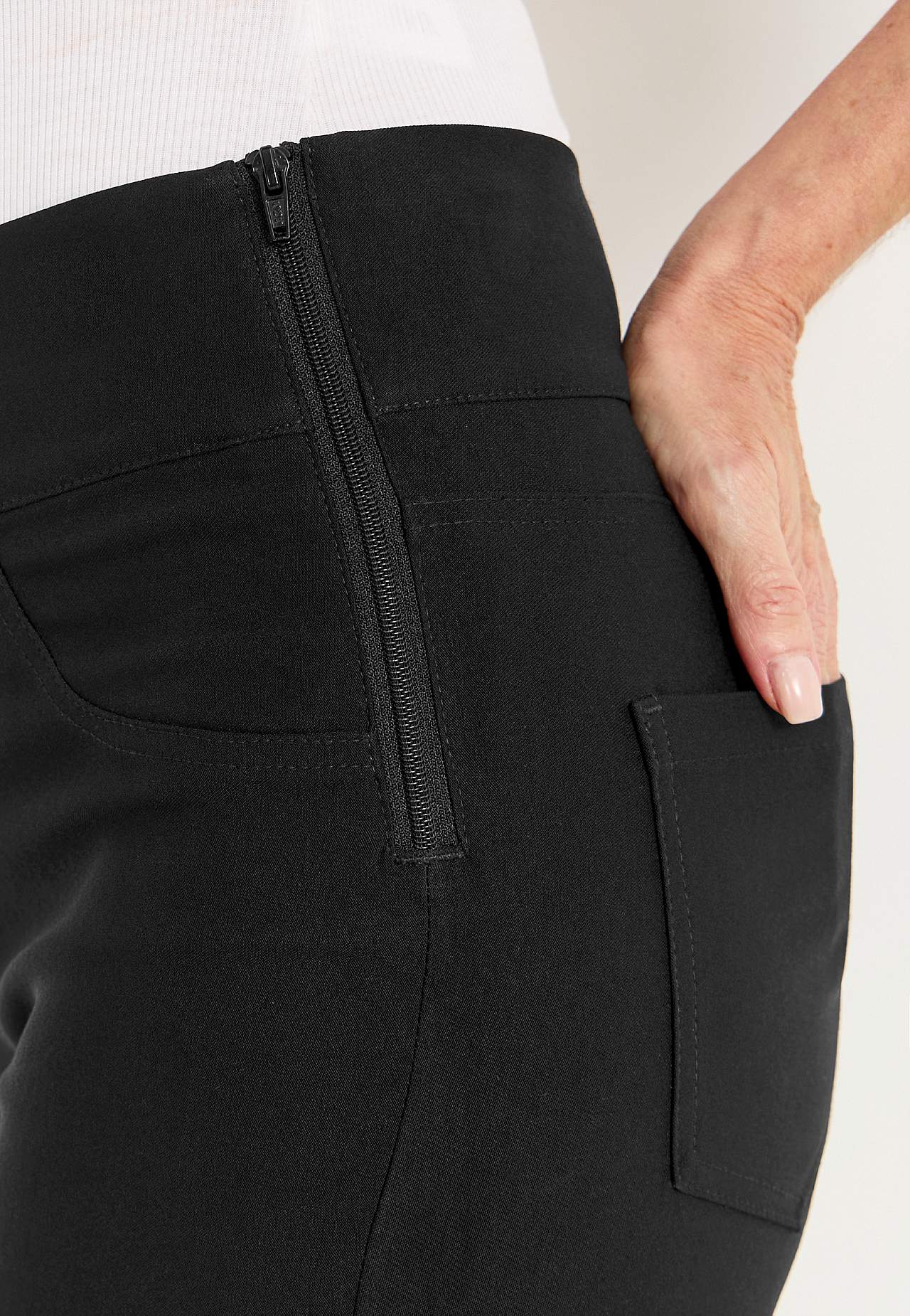 Housut bengaliinista kapeilla lahkeilla