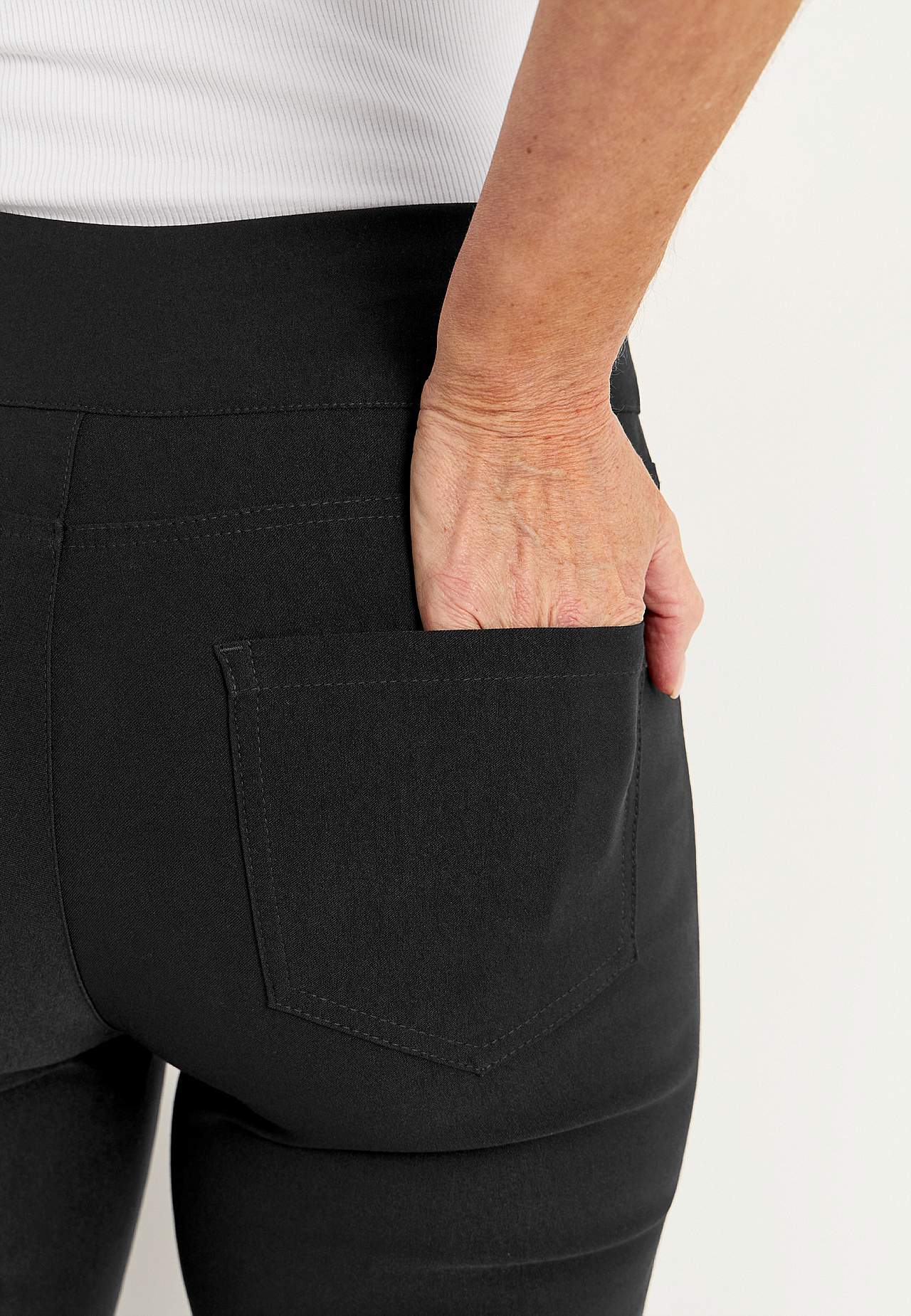 Housut bengaliinista kapeilla lahkeilla