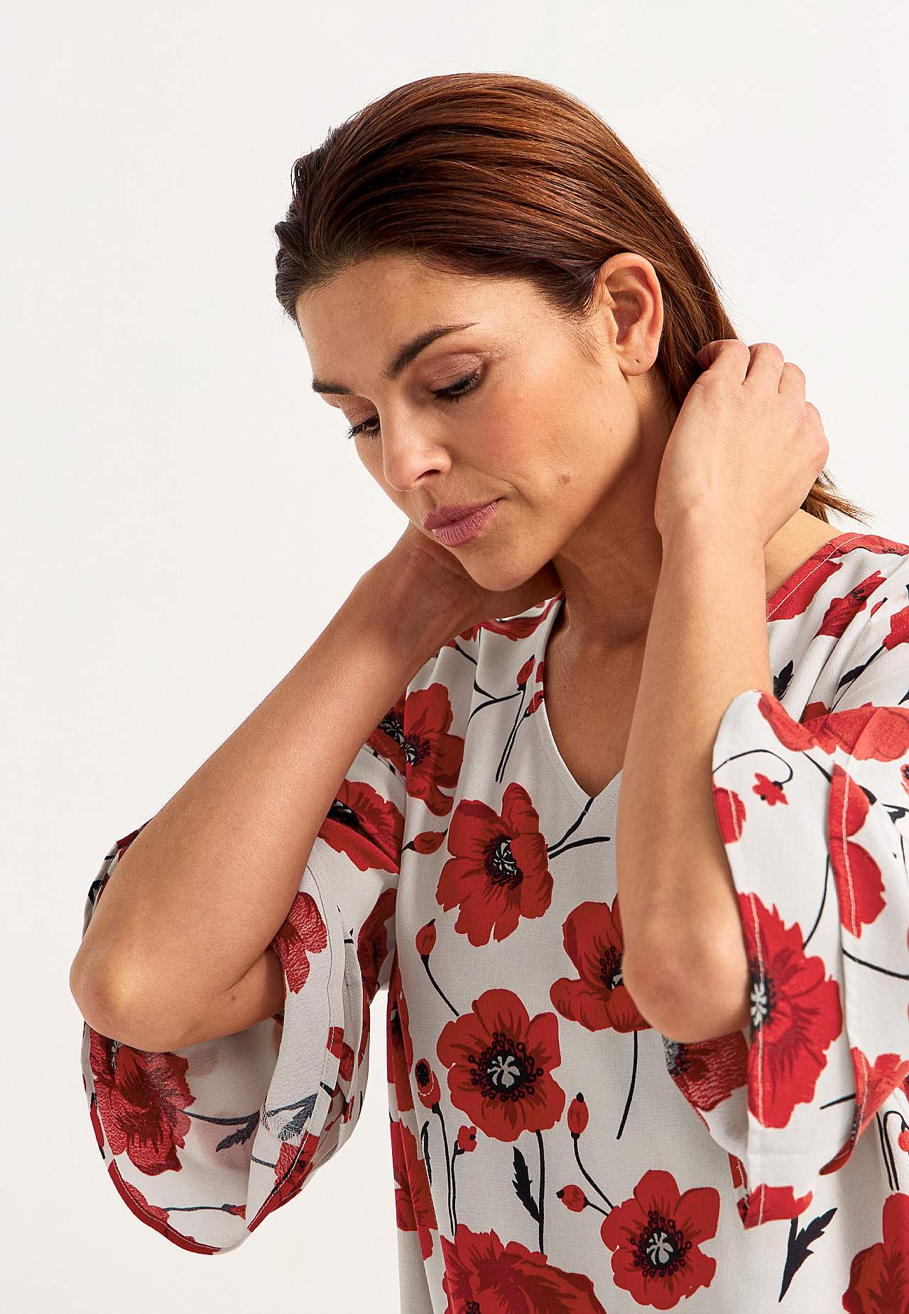 Röyhelöhihainen kerrostettu mekko