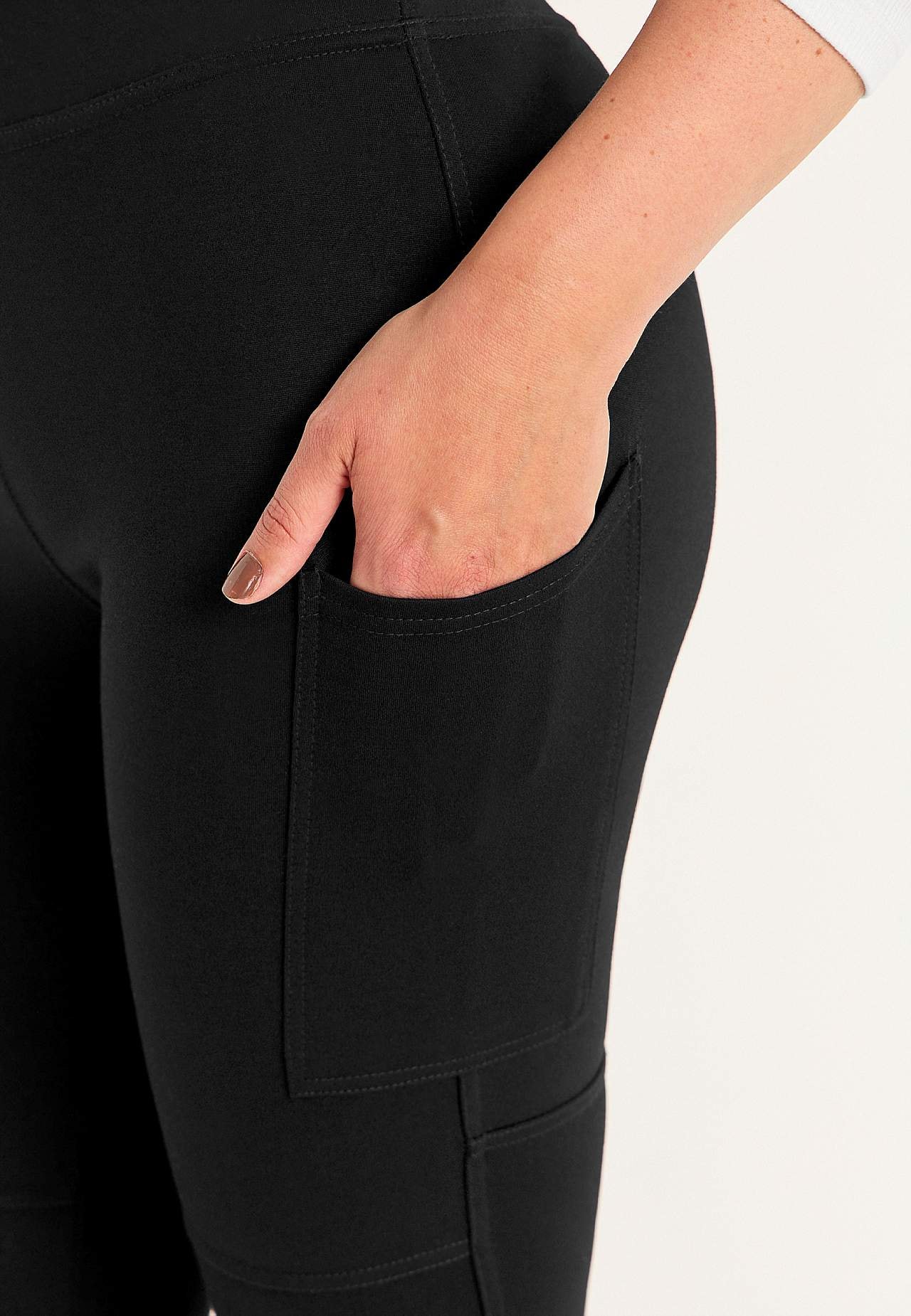 Leggingsit sivutaskuilla
