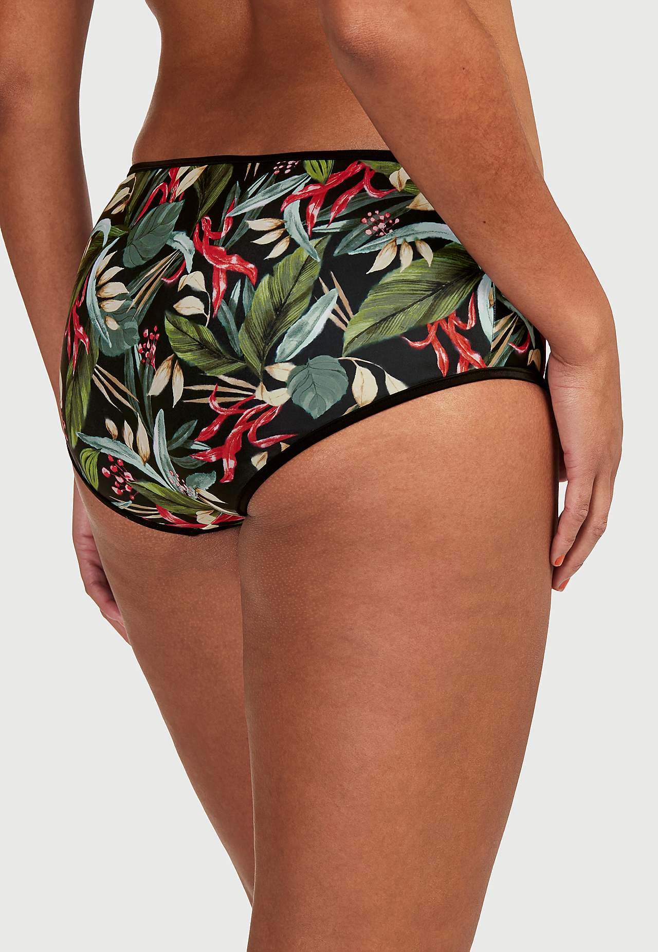Bikinin alaosa normaalilla vyötäröllä Montreal