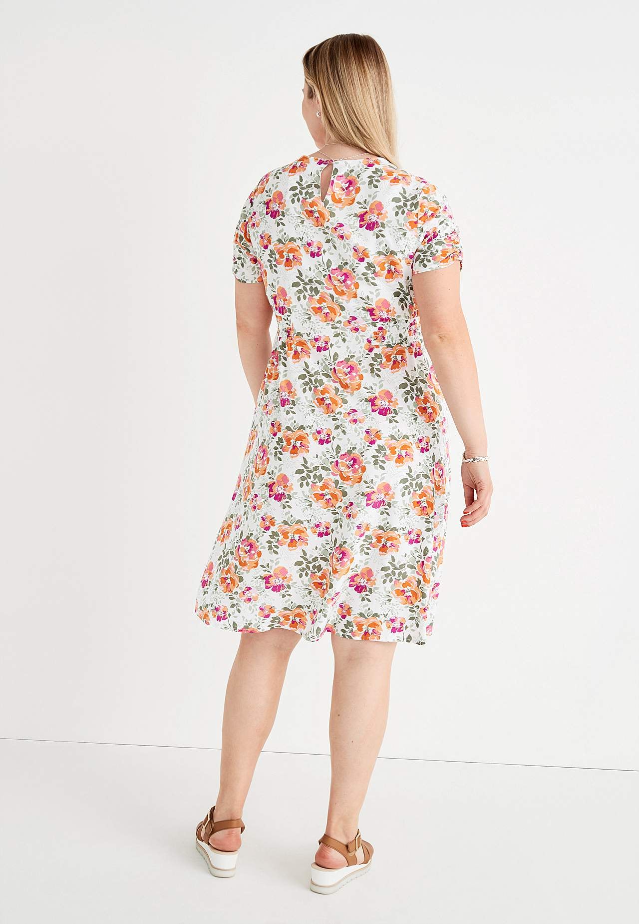 Kuviollinen mekko