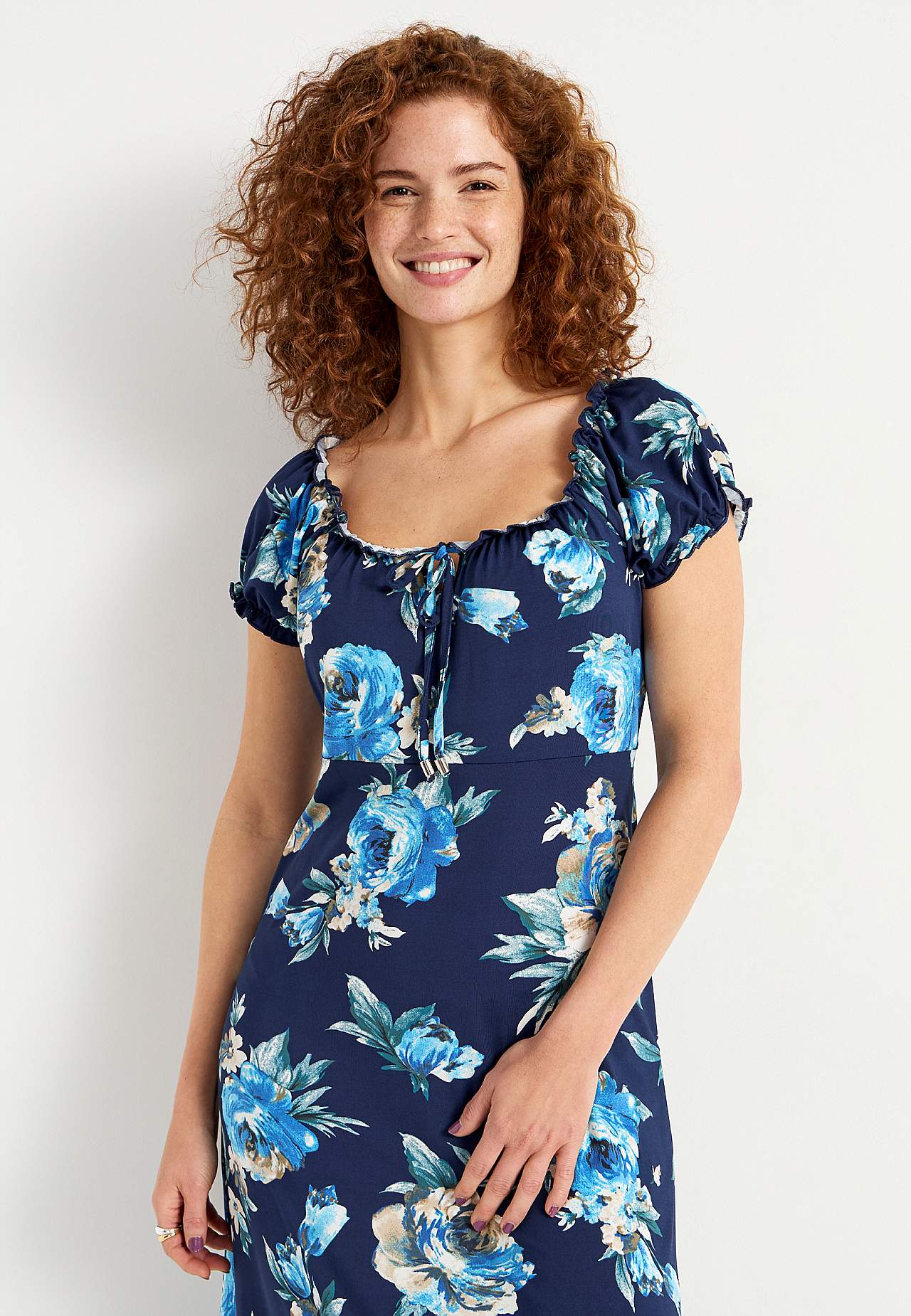 Pitkä, kuvioitu off shoulder -mekko