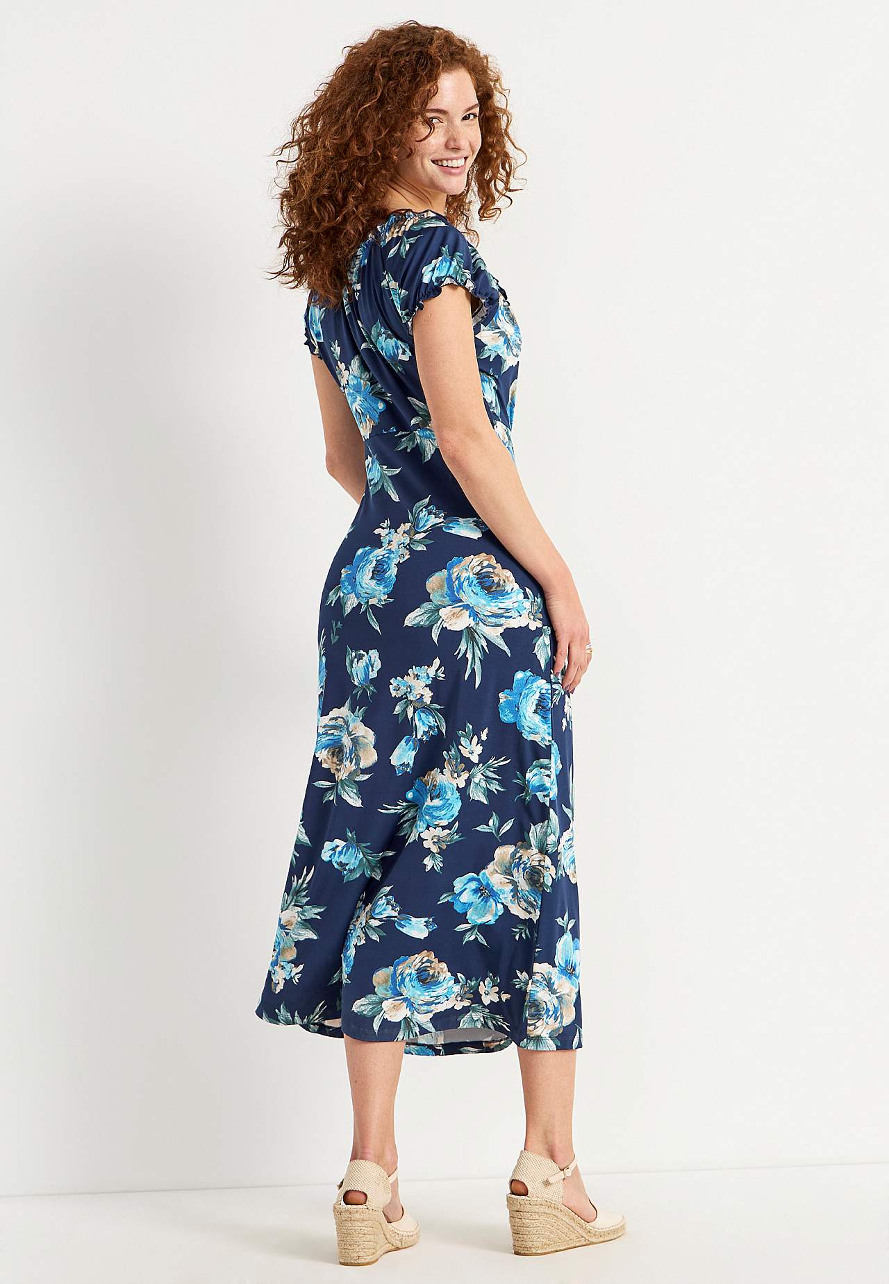 Pitkä, kuvioitu off shoulder -mekko