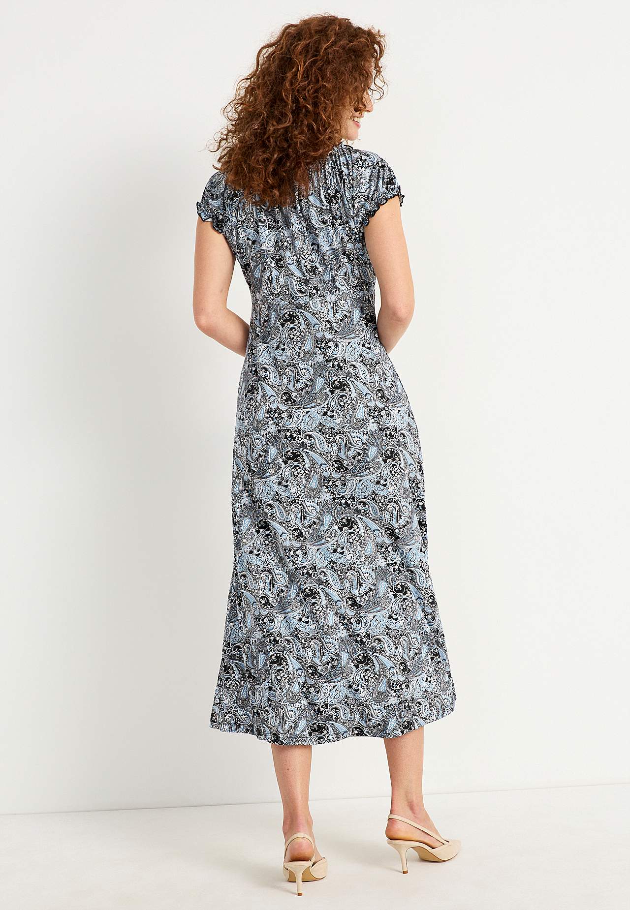 Pitkä, kuvioitu off shoulder -mekko