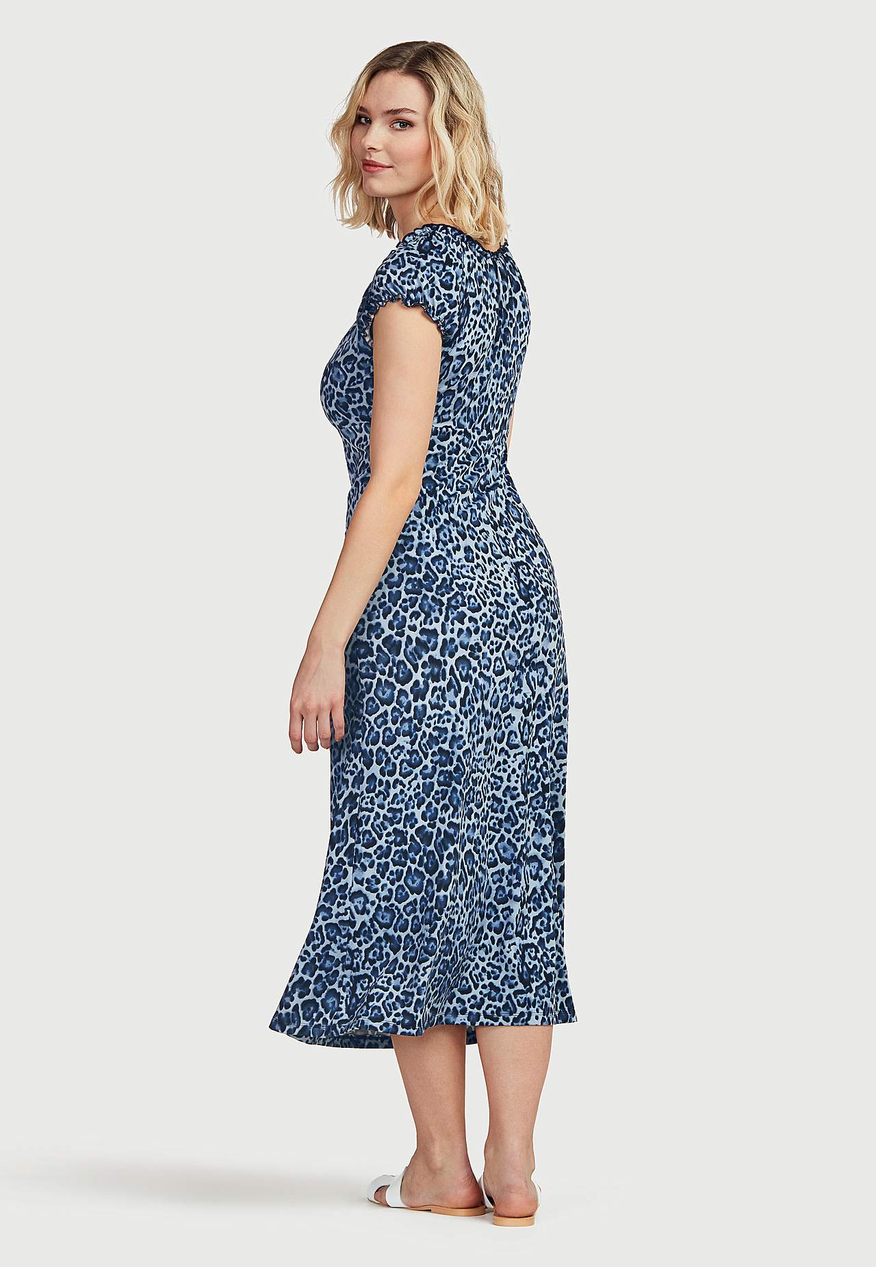 Pitkä, kuvioitu off shoulder -mekko