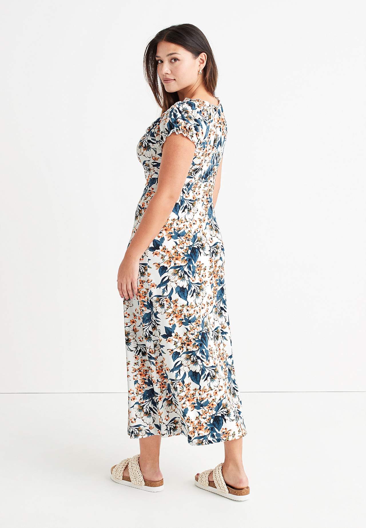 Pitkä, kuvioitu off shoulder -mekko