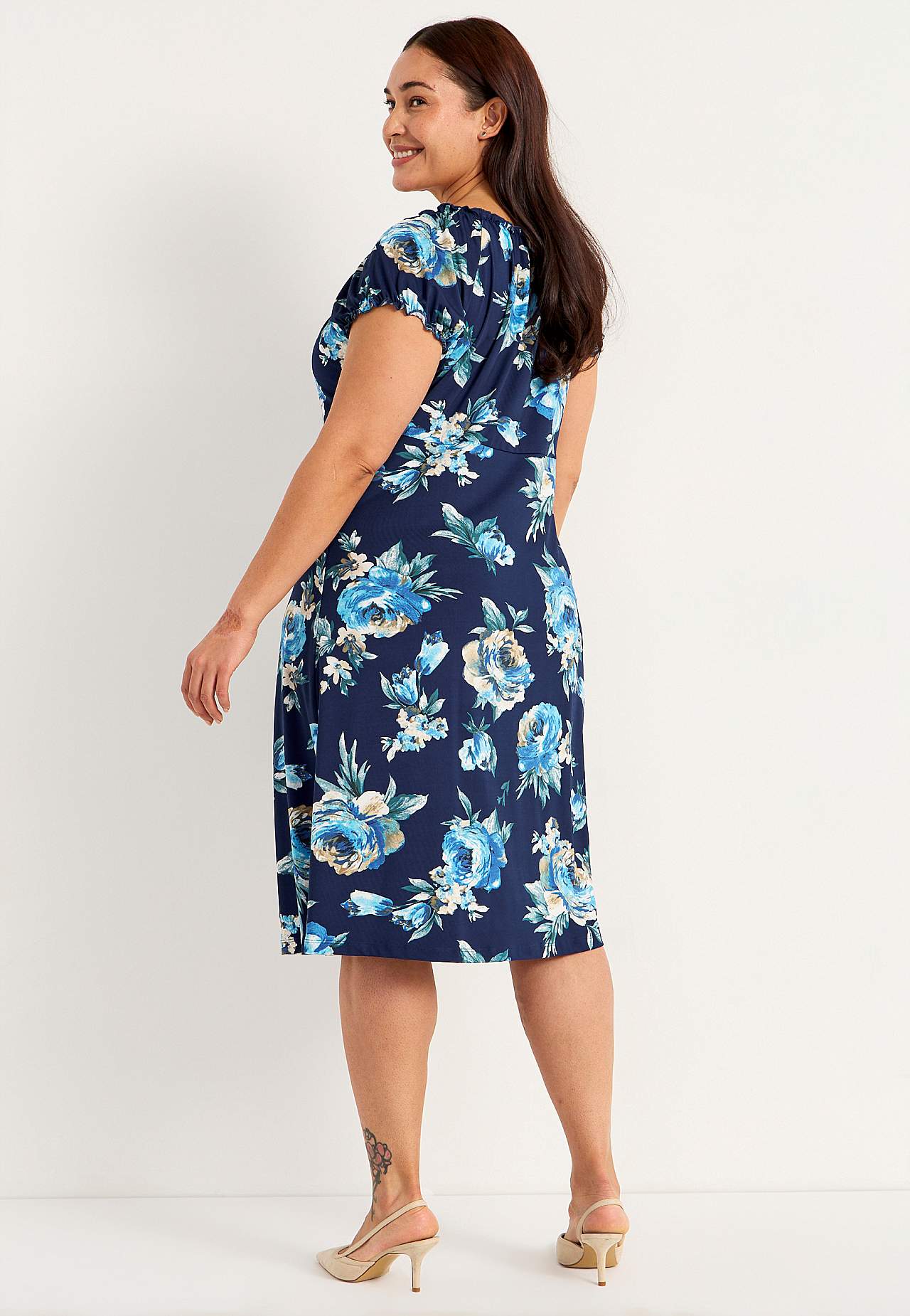 Kuviollinen off shoulder -mekko