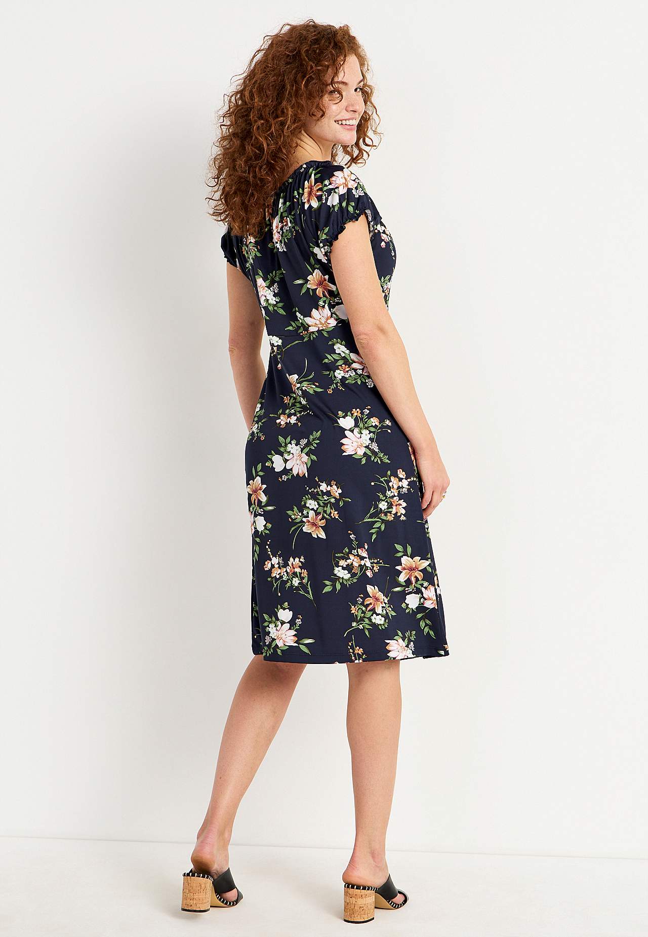 Kuviollinen off shoulder -mekko