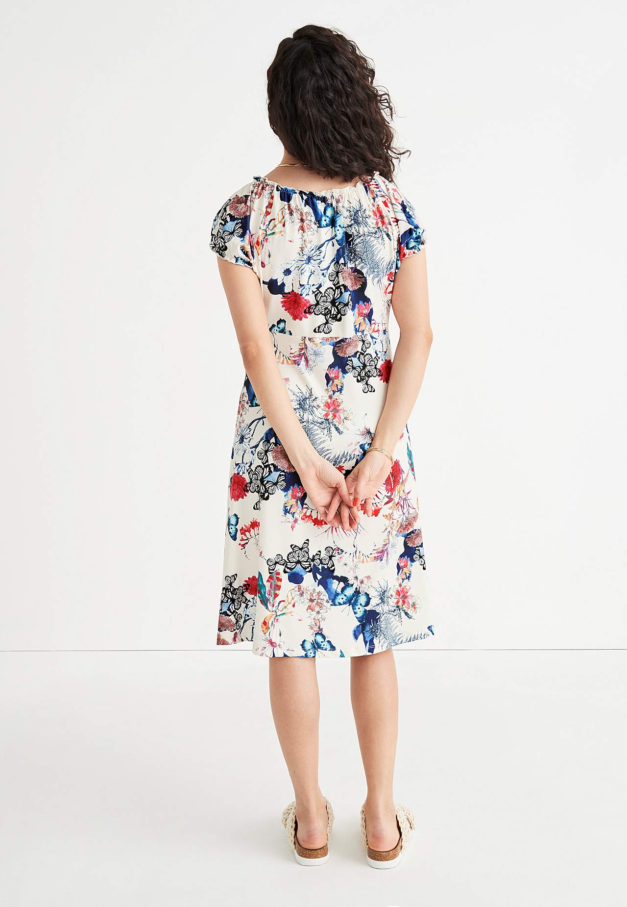Kuviollinen off shoulder -mekko