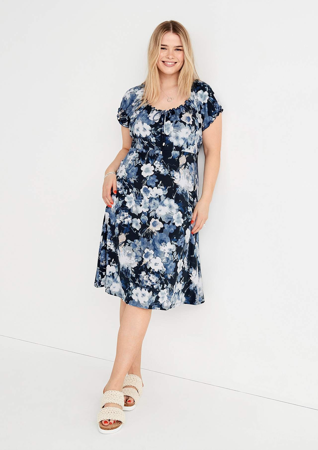 Kuviollinen off shoulder -mekko