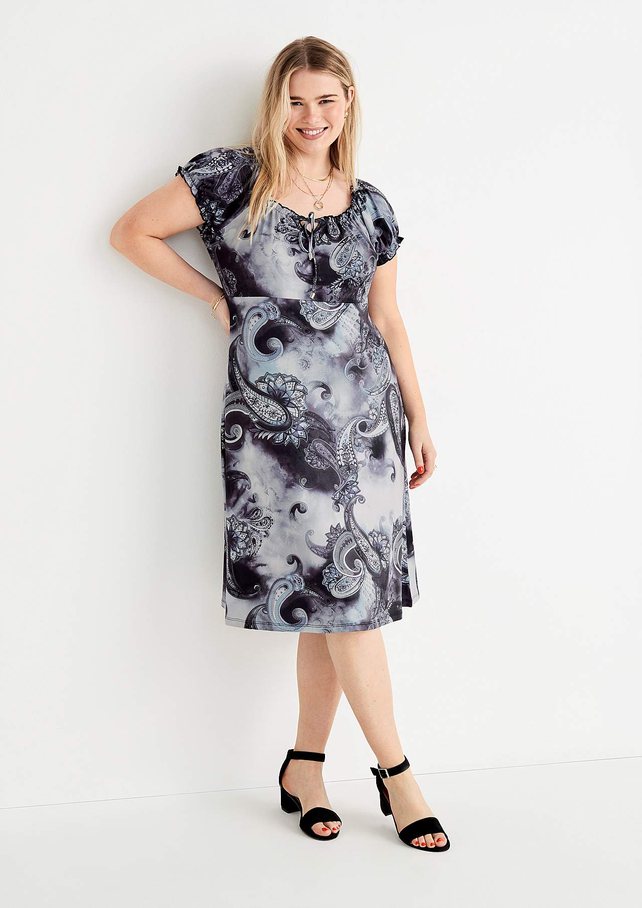 Kuviollinen off shoulder -mekko