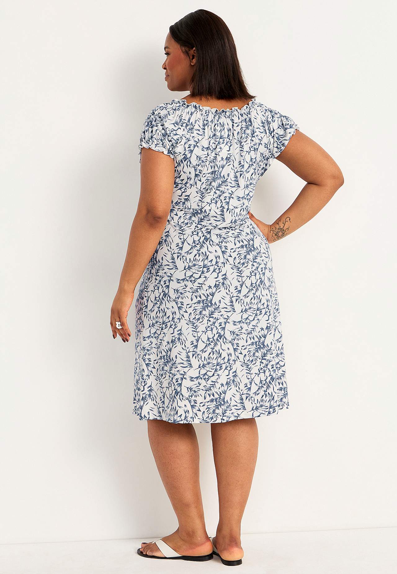 Kuviollinen off shoulder -mekko