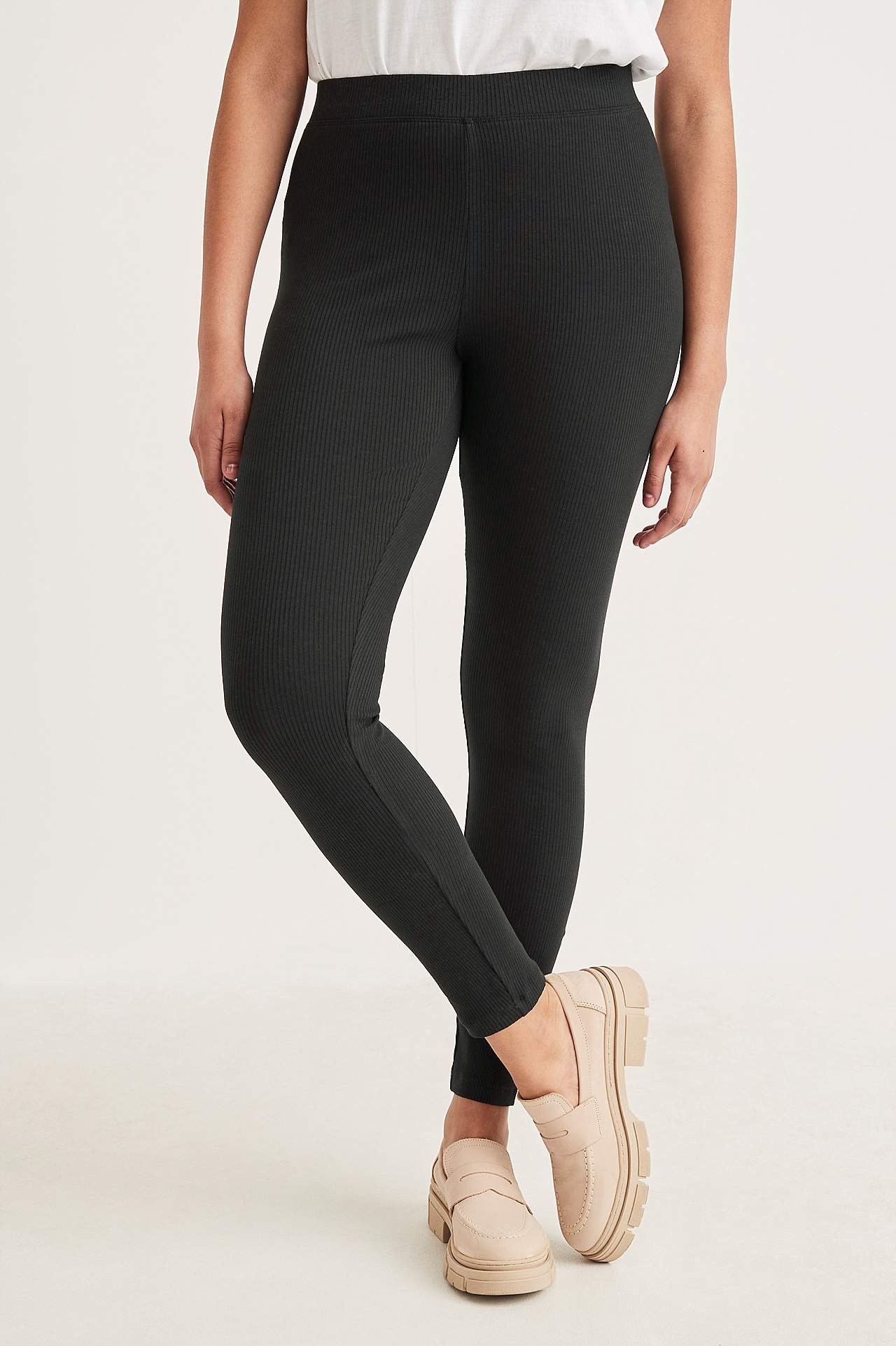 Ribatut leggingsit
