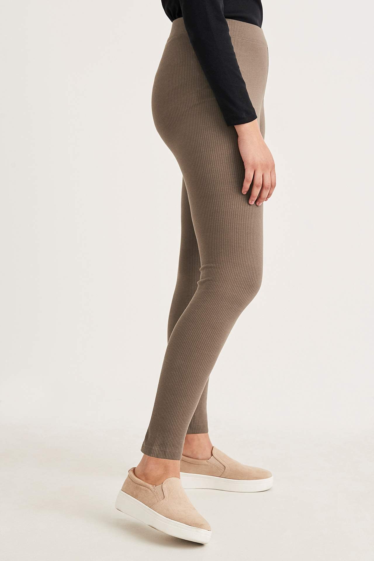 Ribatut leggingsit