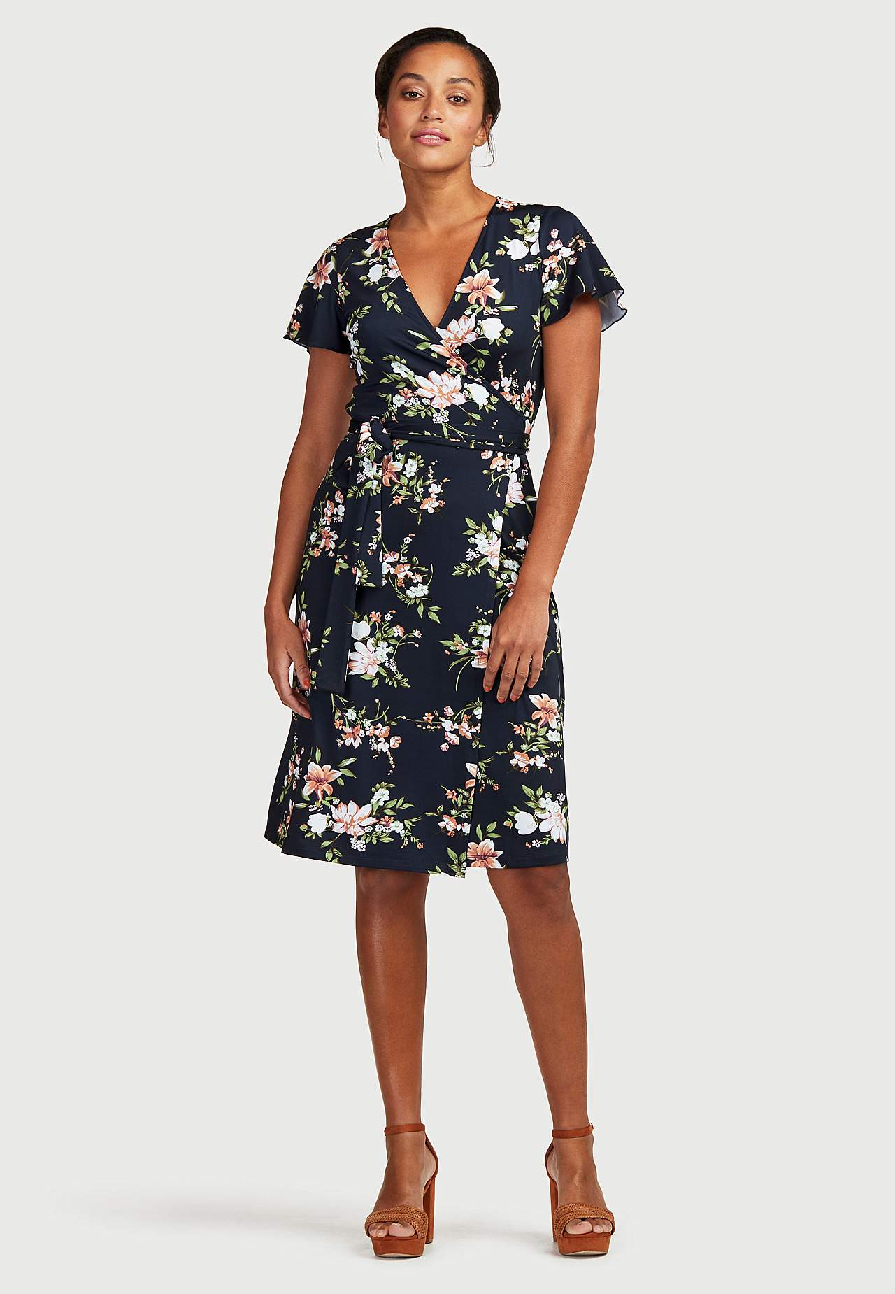 Kuviollinen kietaisumekko trikoosta
