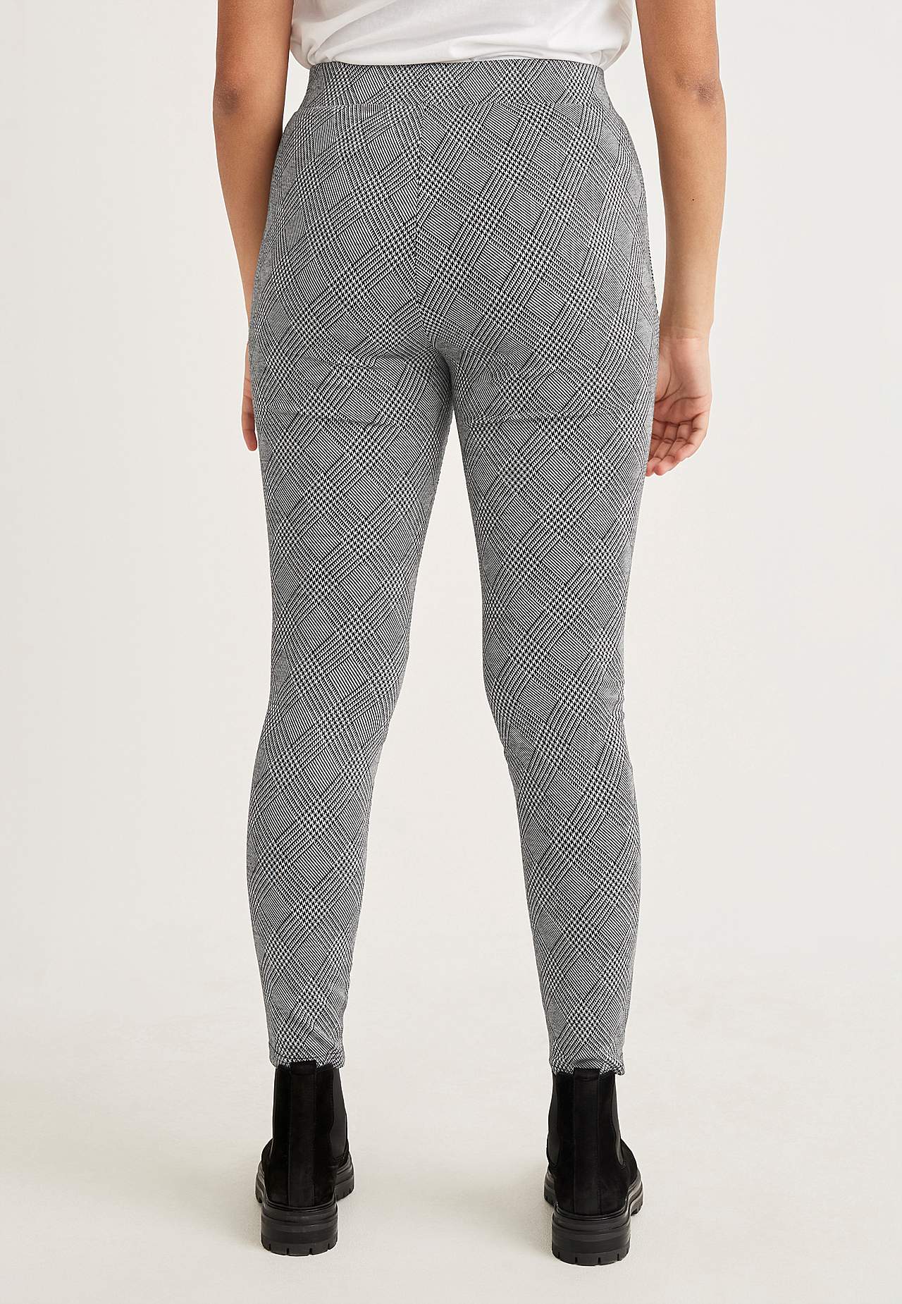 Ruudulliset leggingsit