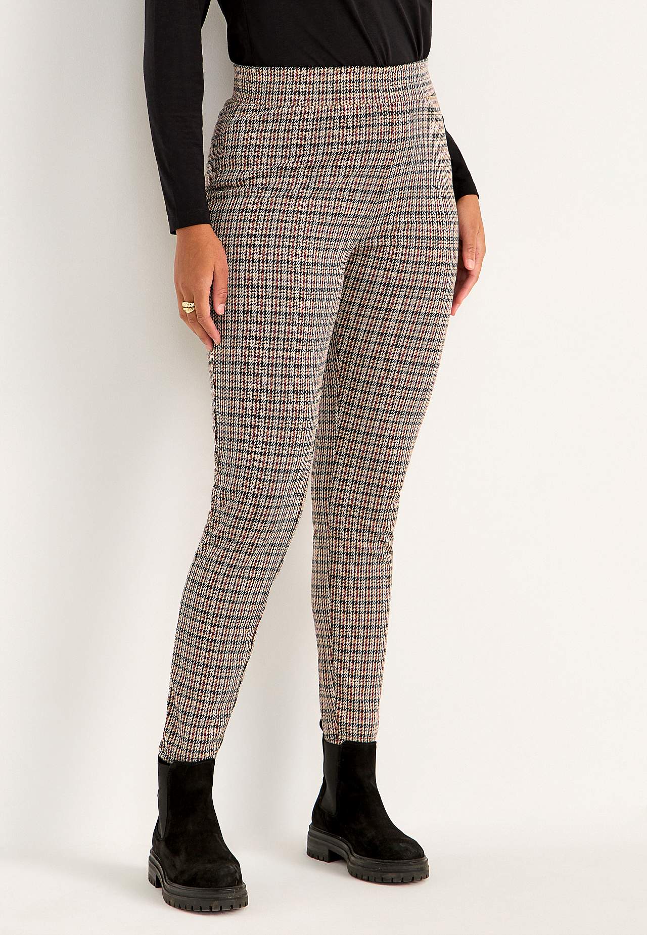 Ruudulliset leggingsit