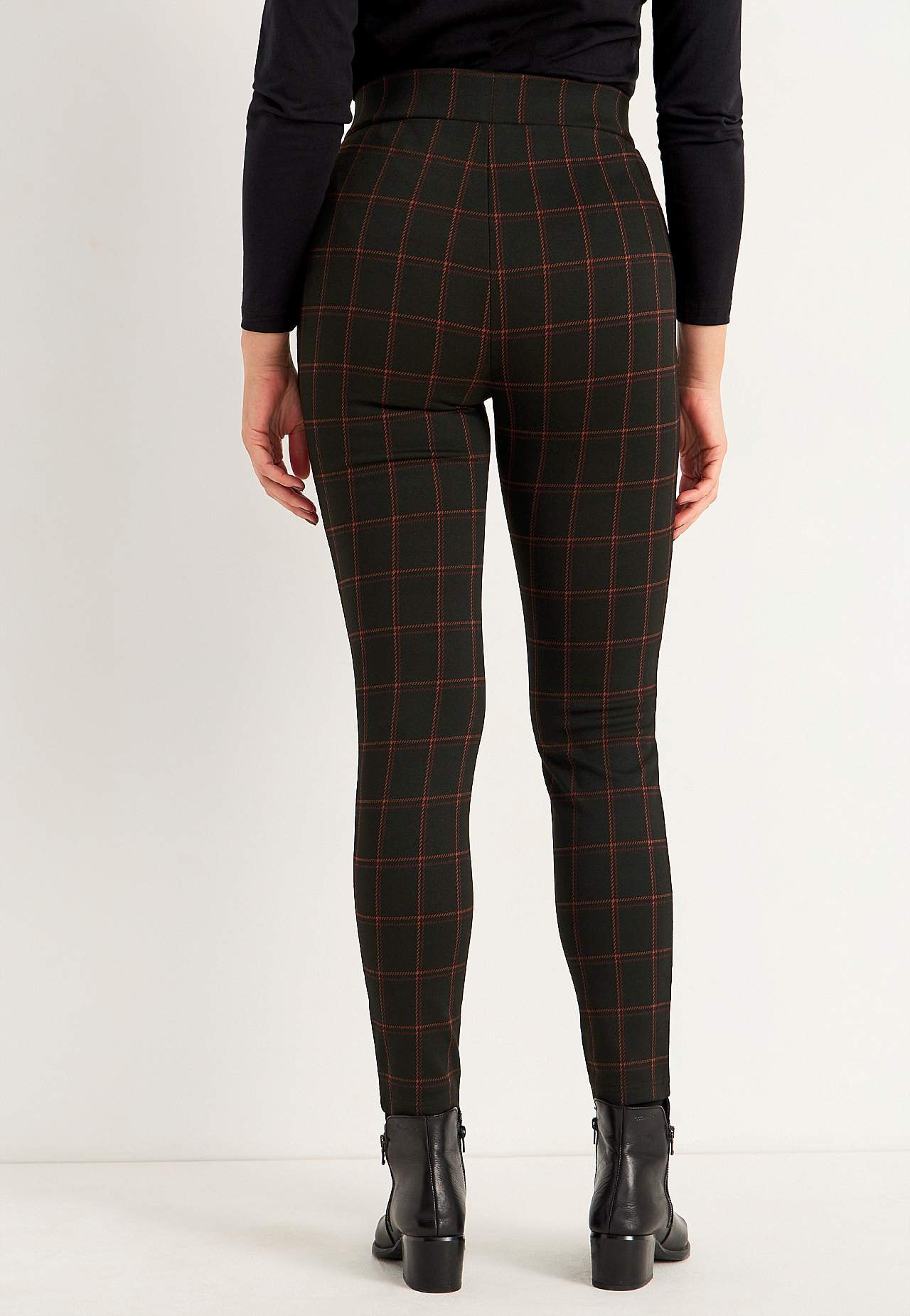 Ruudulliset leggingsit