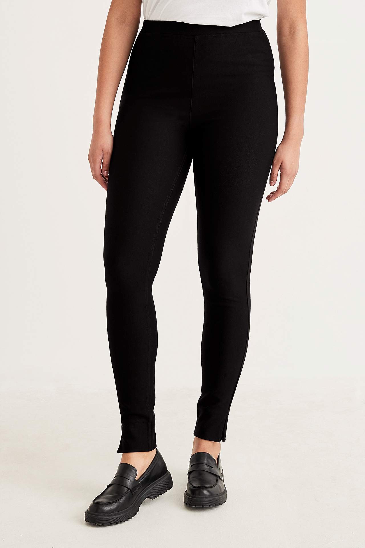 Leggingsit trikoosta joustotvillillä
