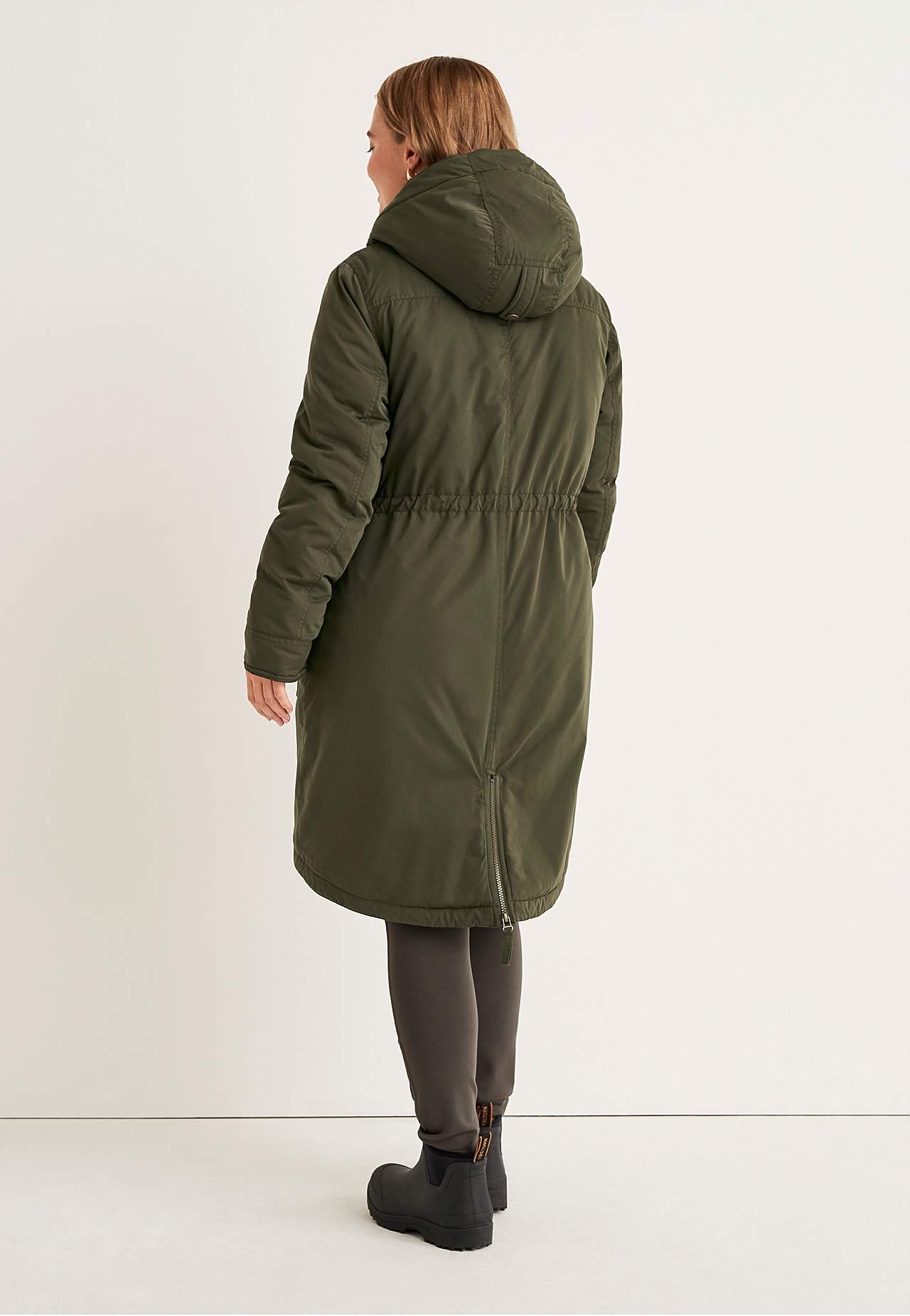 Parka nukkavuoratulla hupulla