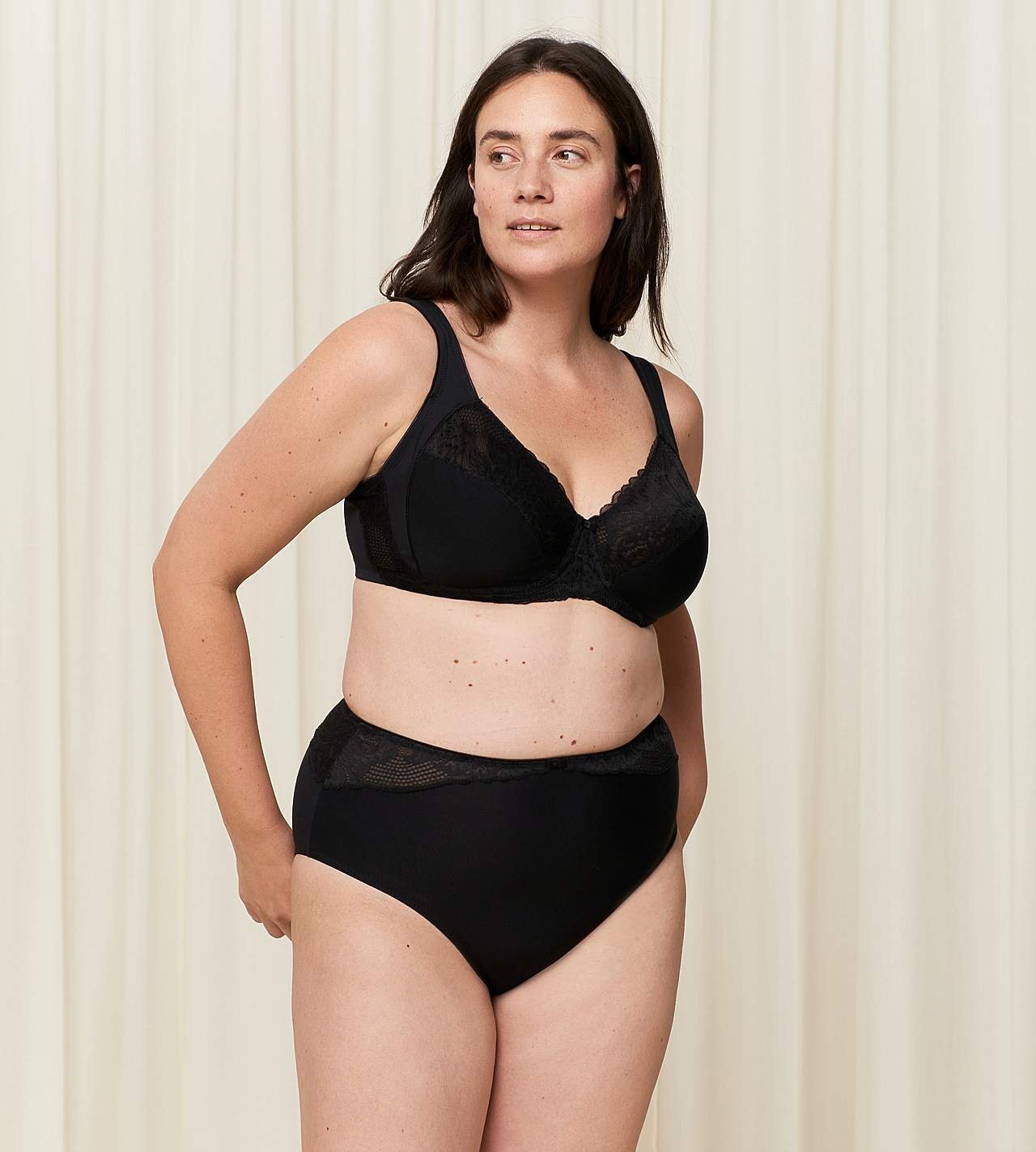 Kaaritukiliivit kivoilla pitsiyksityiskohdilla Modern Lace+ Cotton