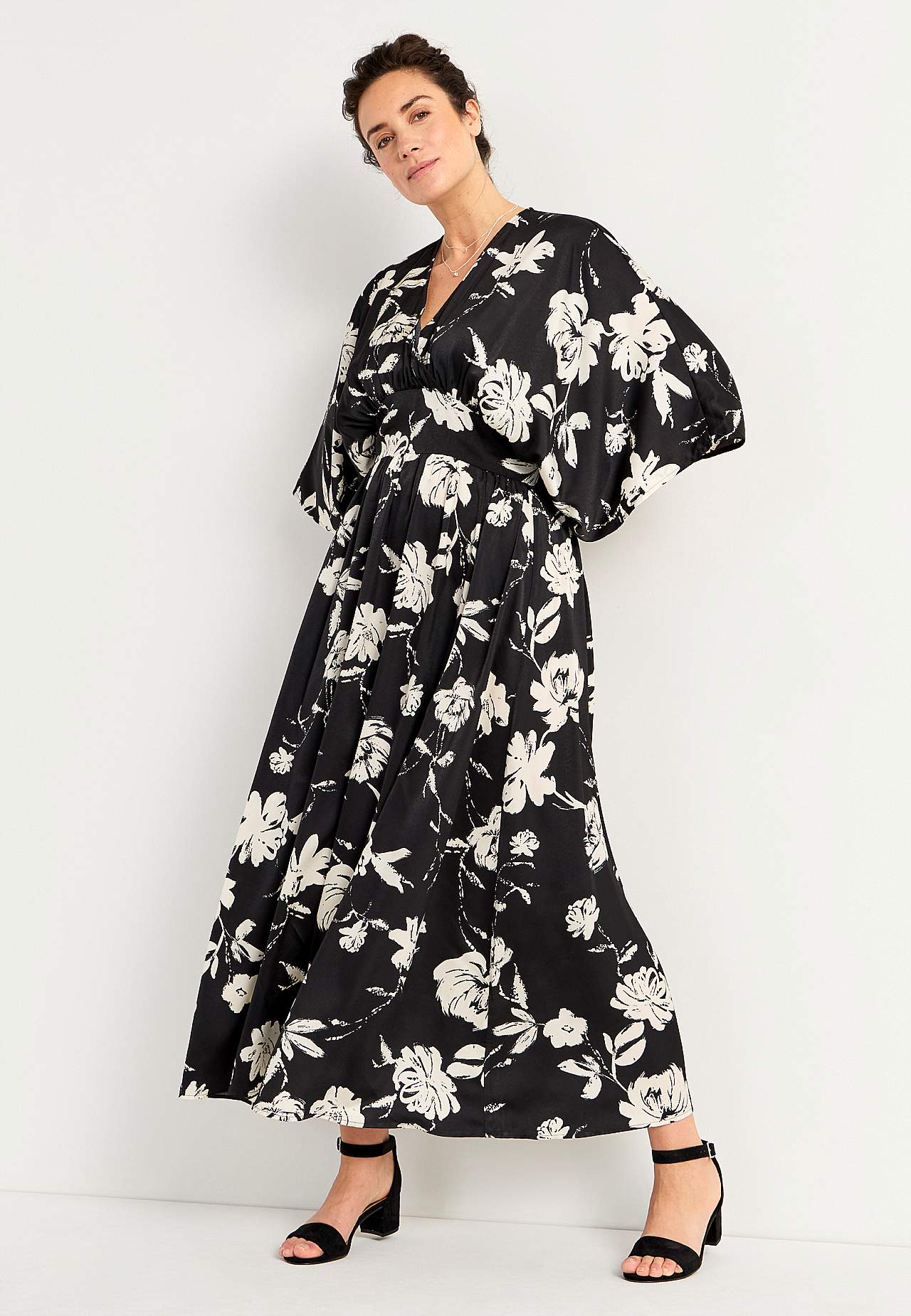 Kukallinen maximekko Marbella