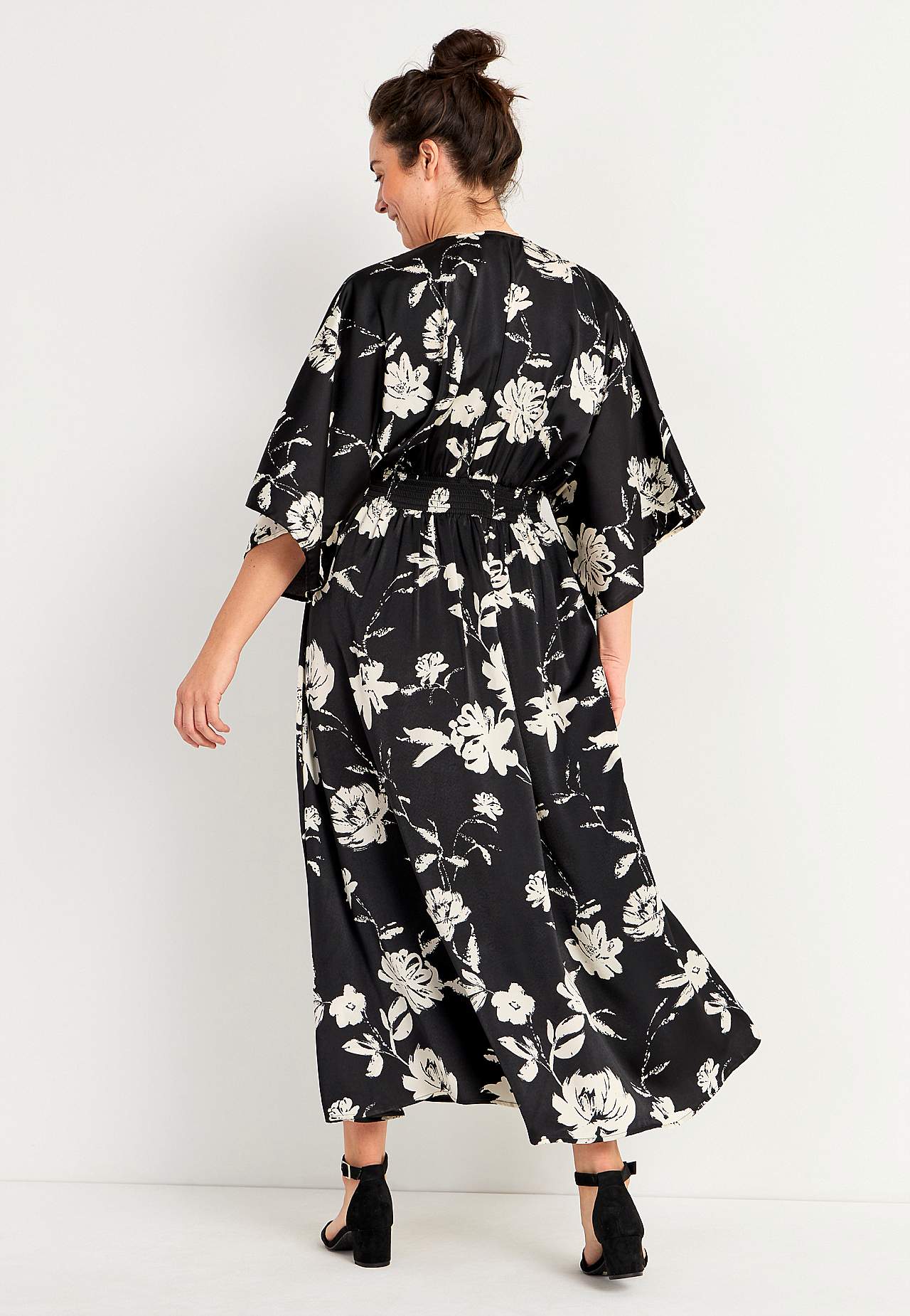 Kukallinen maximekko Marbella
