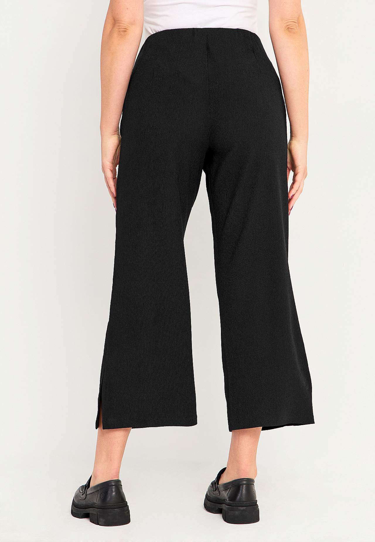 Trikoohousut rakennekuviolla