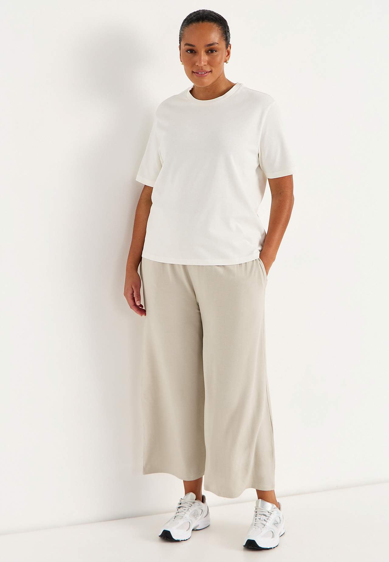 Pehmeät trikoohousut laskostetulla joustavalla vyötäröllä Liv