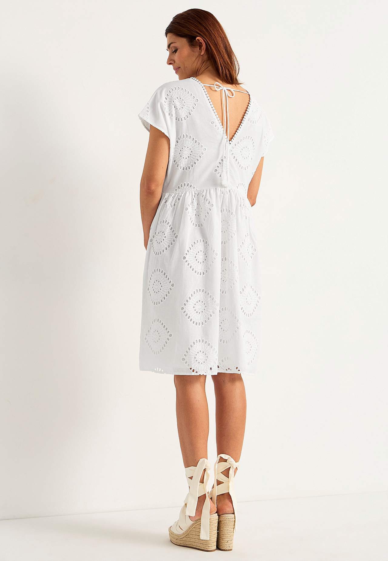 Reikäkirjonta mekkotunika