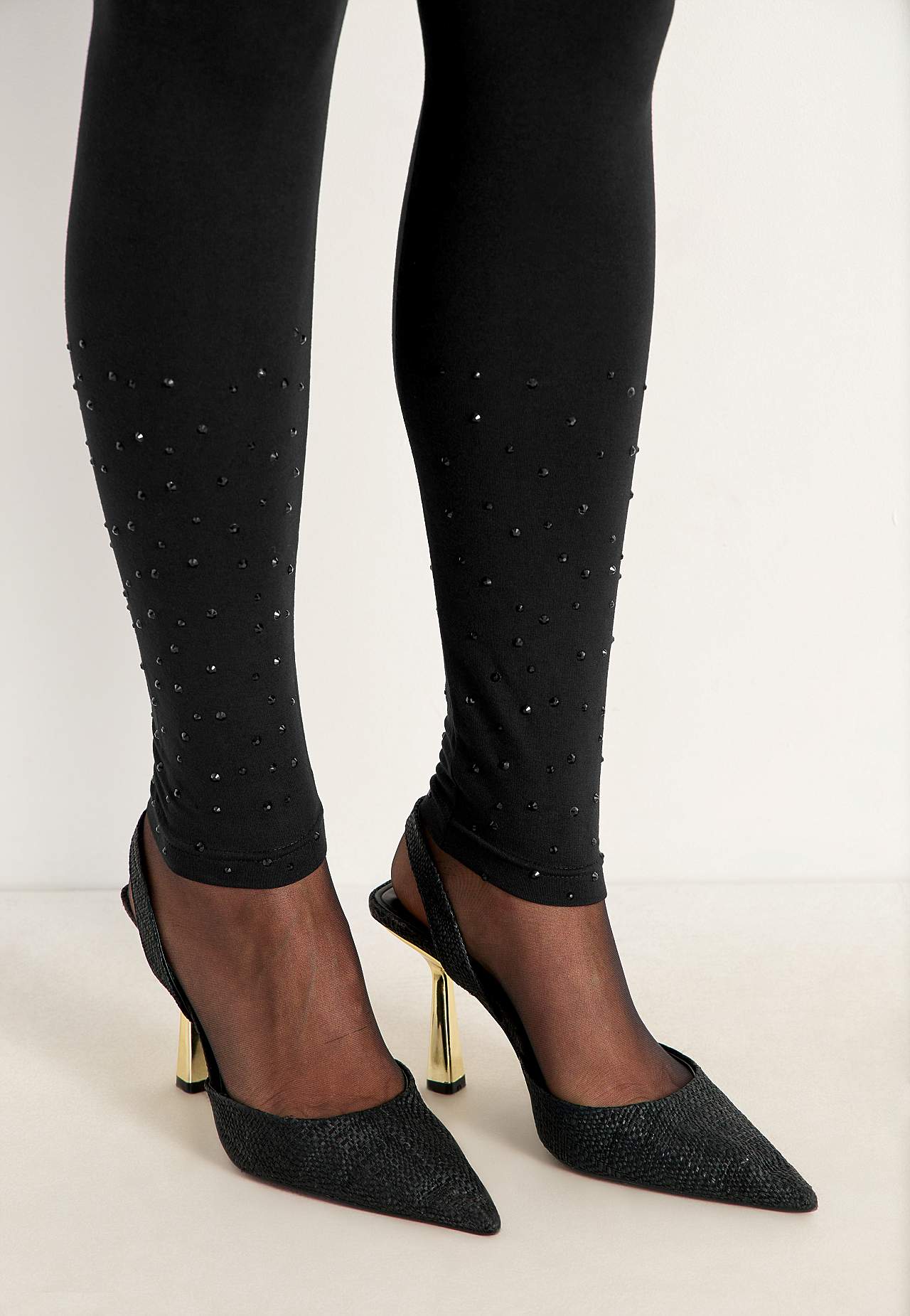 Leggingsit glitterisillä yksityiskohdilla
