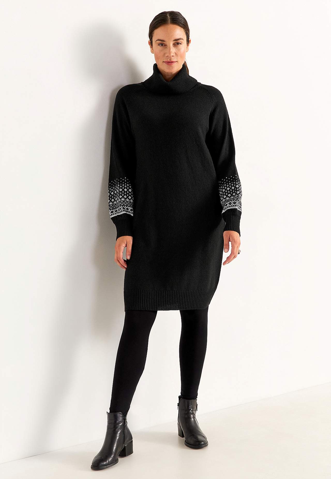 Neulottu mekko jacquard-kuvioisilla hihoilla
