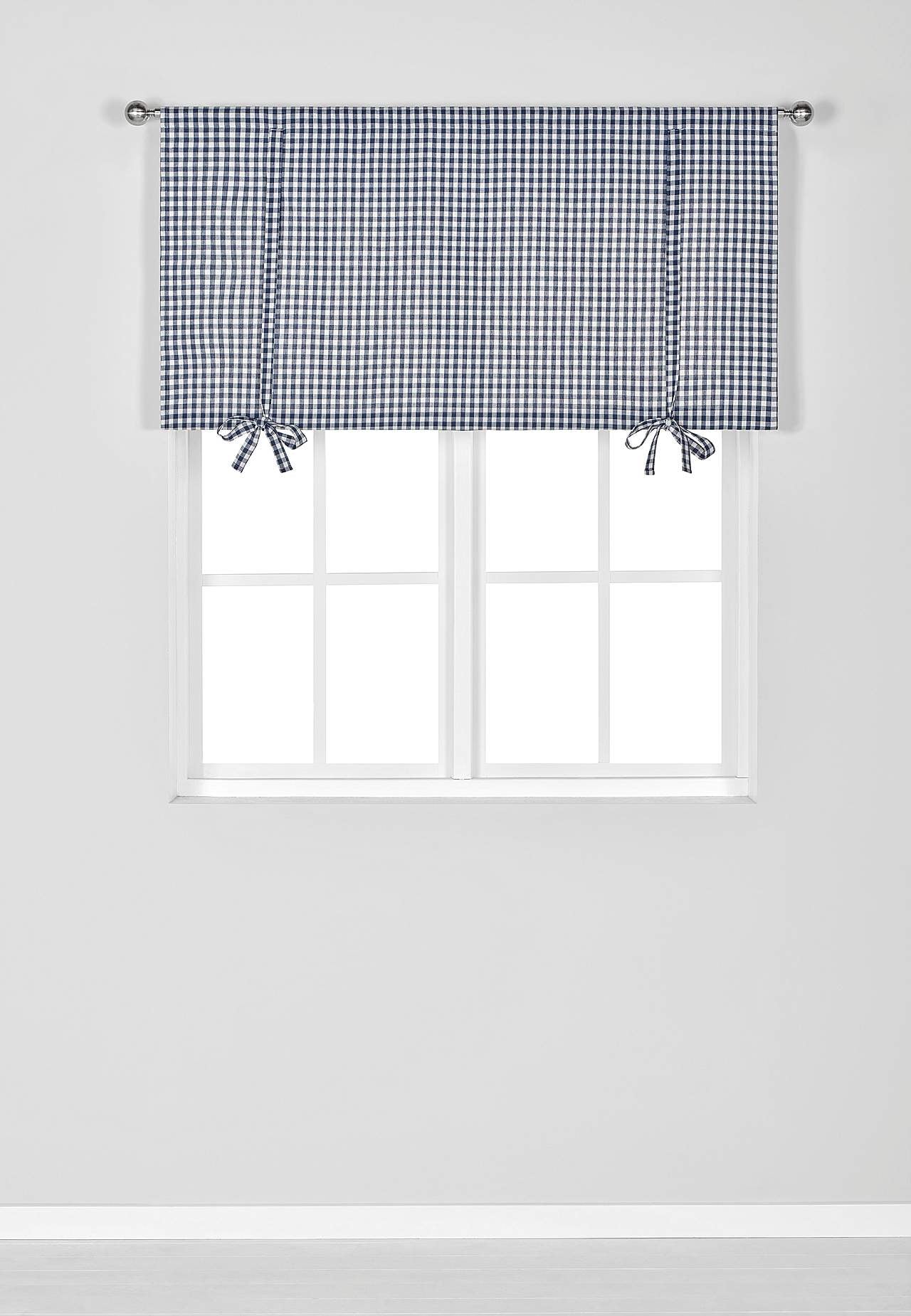 Kudottu, ruudullinen laskosverho