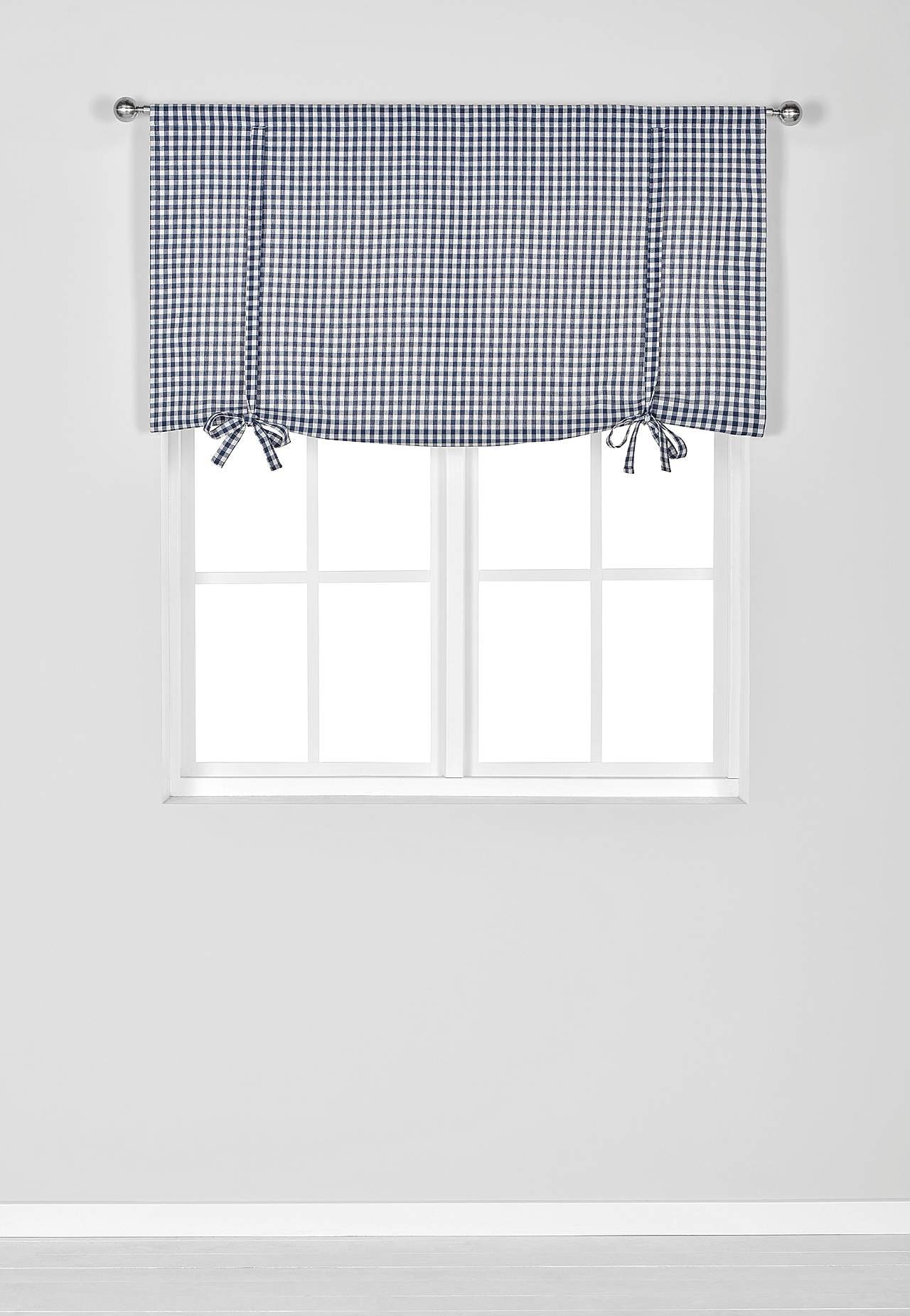 Kudottu, ruudullinen laskosverho