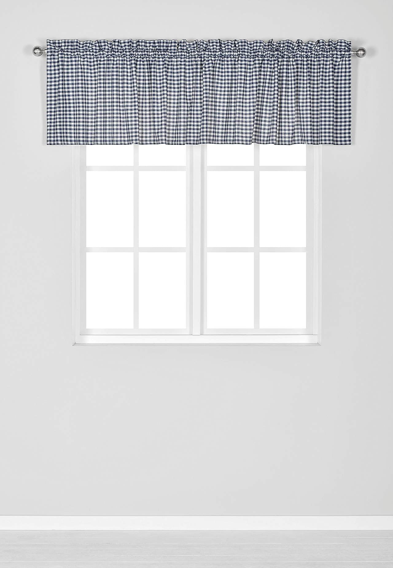 Kudottu, ruudullinen verhokappa