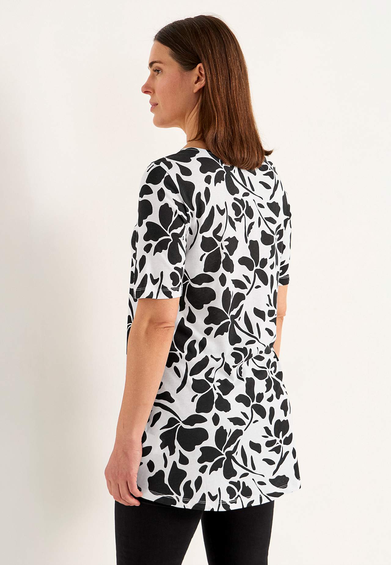 Trikootunika taskuilla