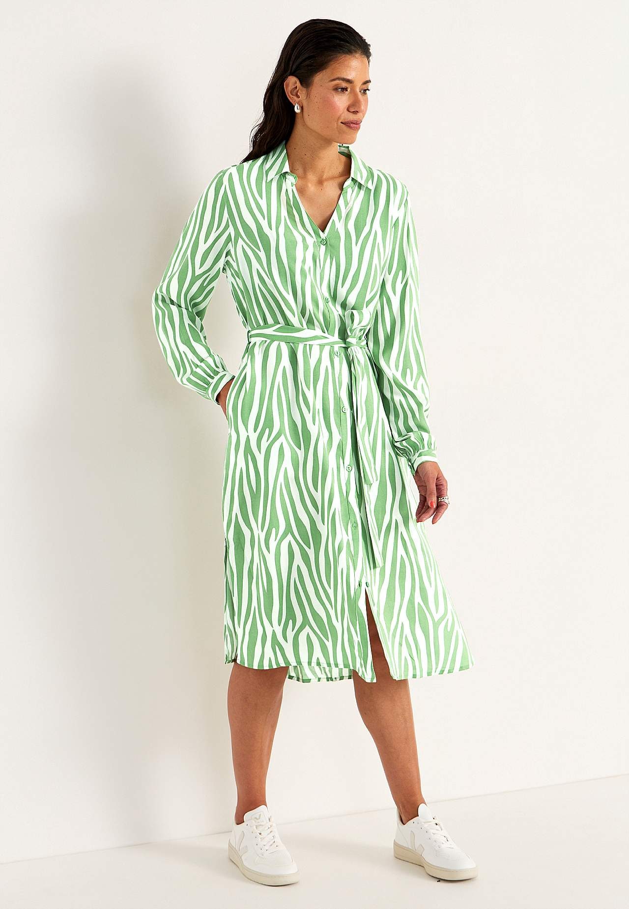 Kudottu mekko taskuilla