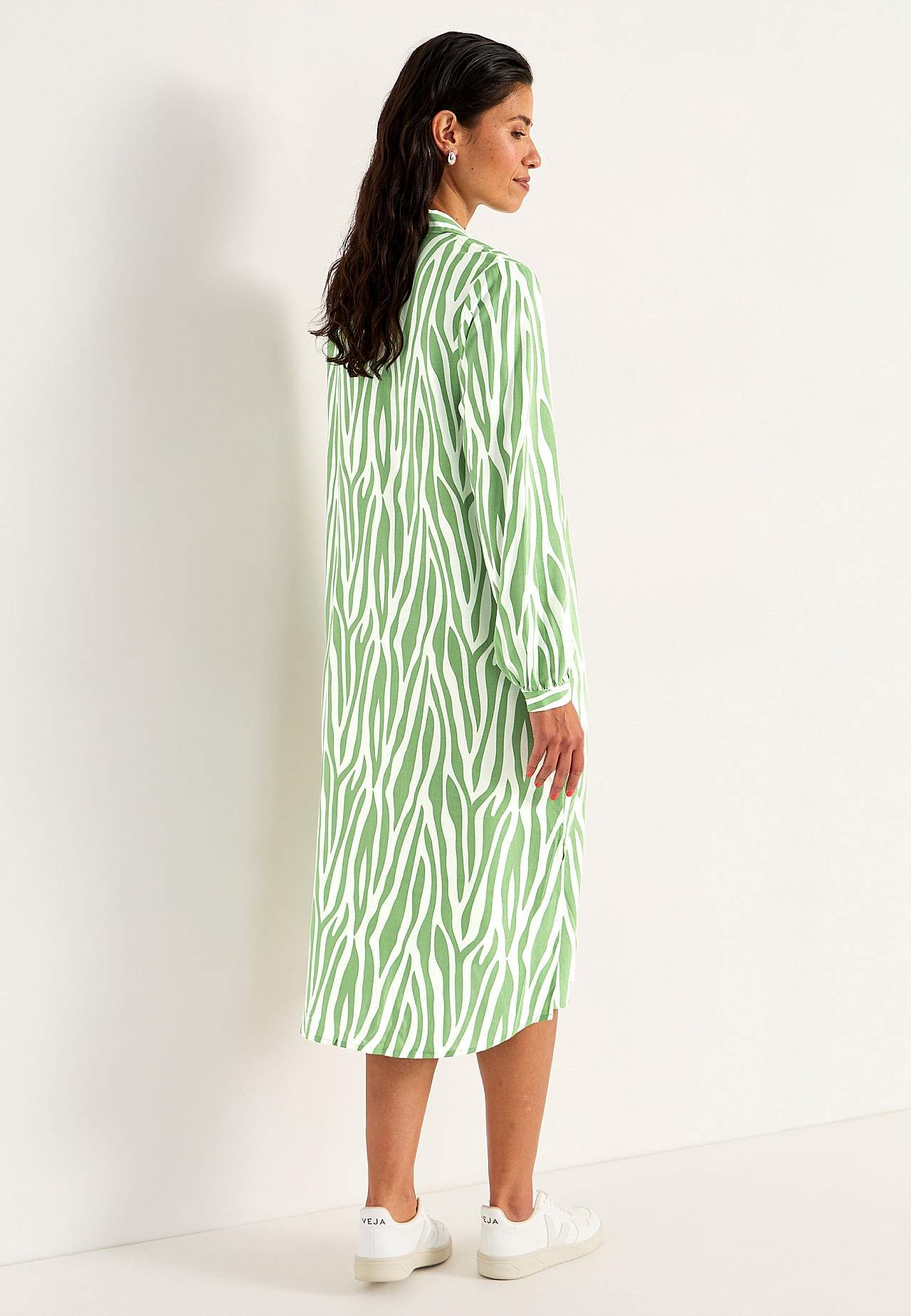 Kudottu mekko taskuilla