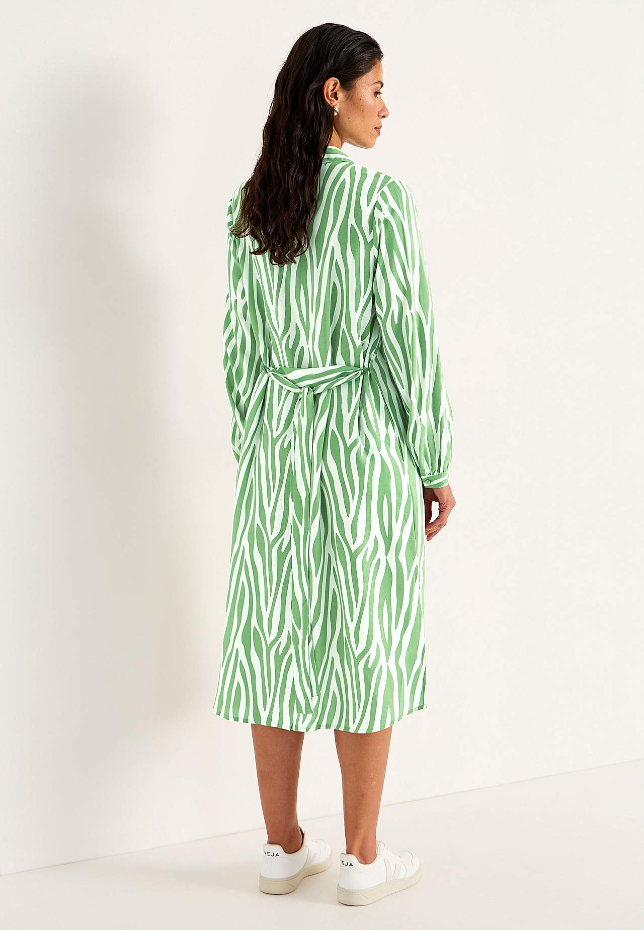 Kudottu mekko taskuilla