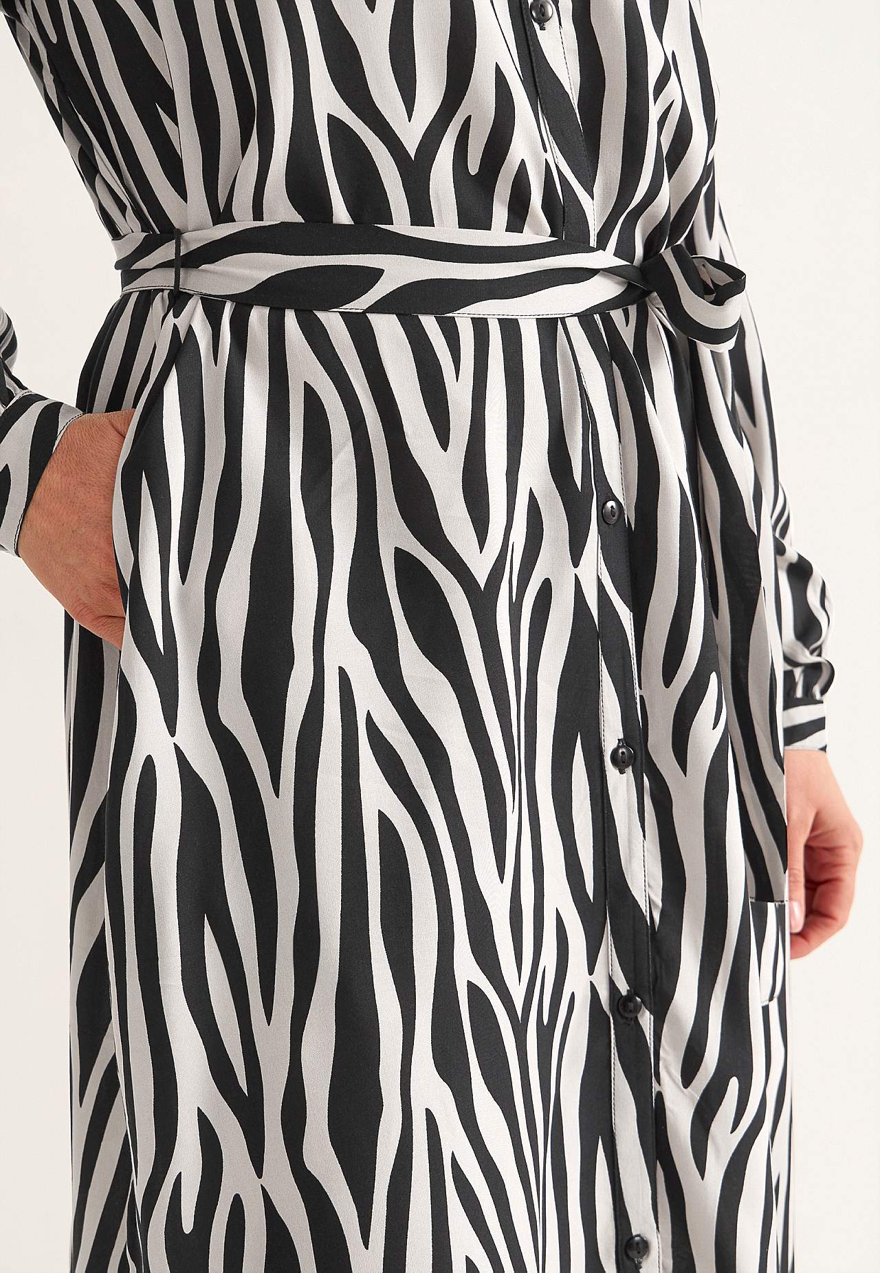 Kudottu mekko taskuilla