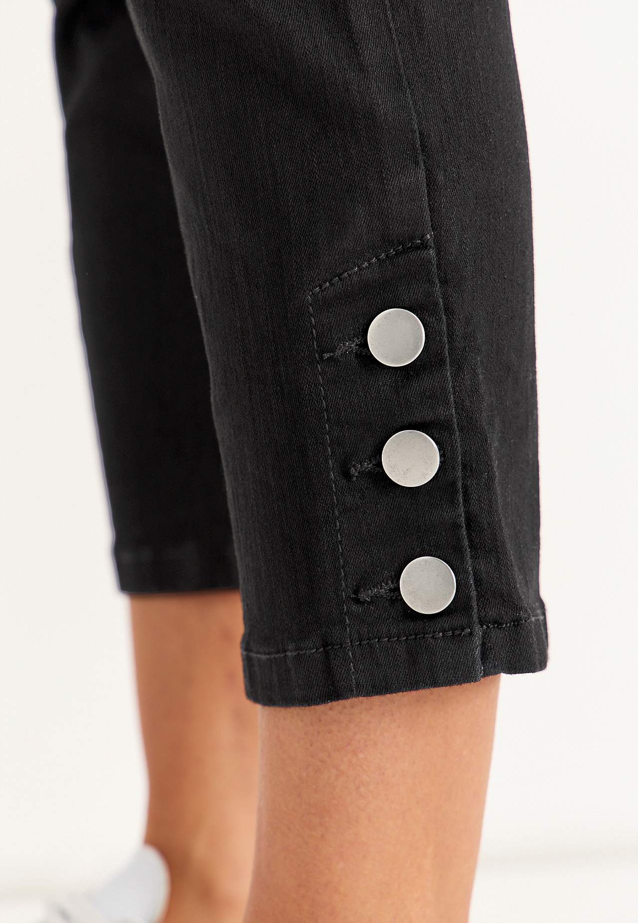 Caprifarkut viisitaskuisella mallilla